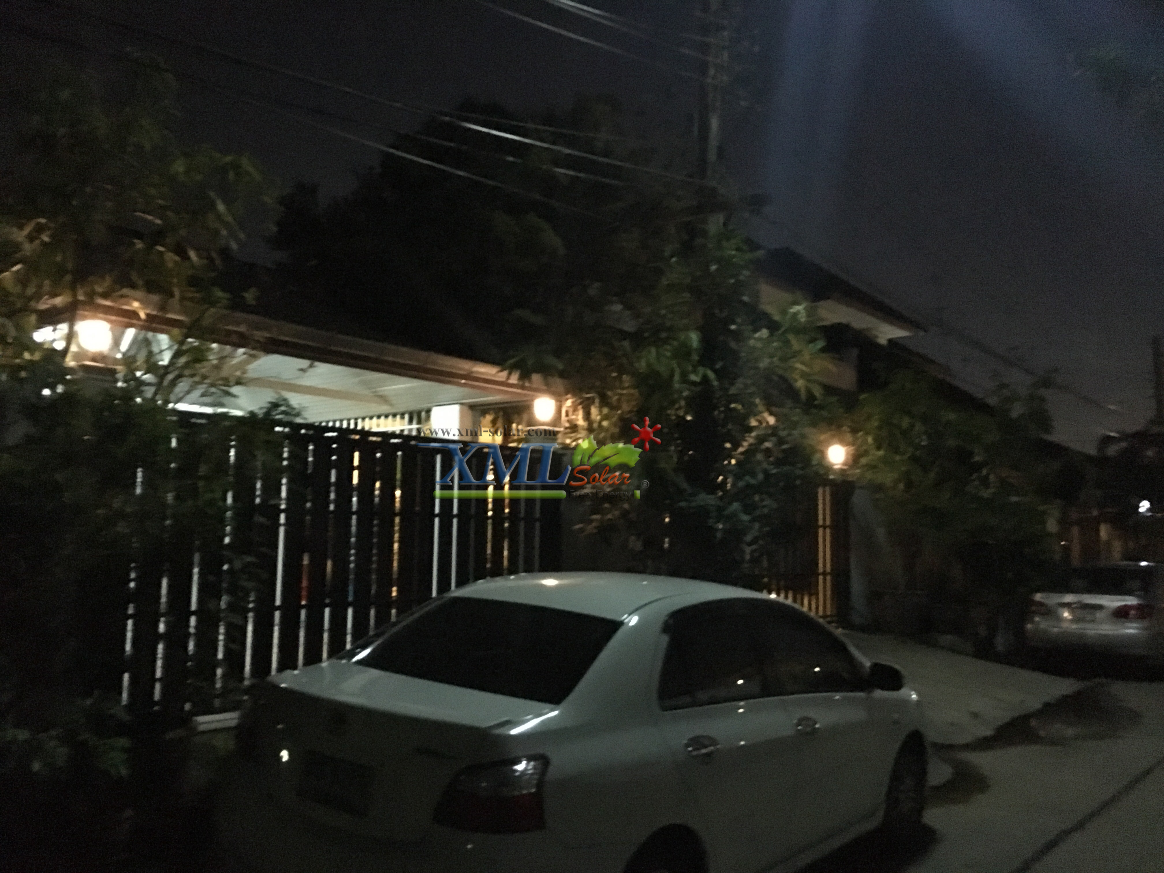 โคมไฟหัวเสาโซล่าเซลล์ ทรงถ้วย (เเสง : เหลืองวอมไวท์)