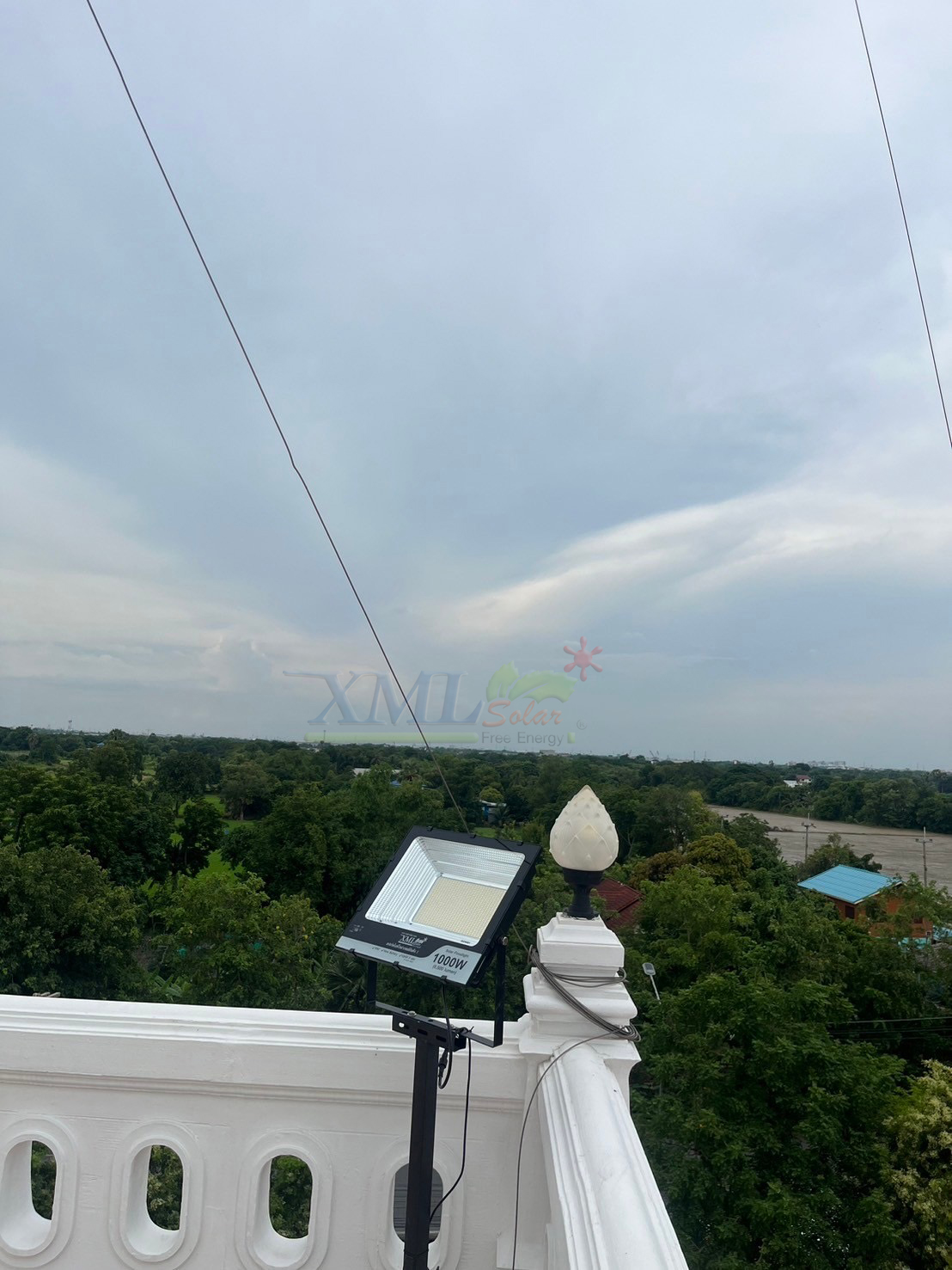 ไฟสปอตไลท์โซล่าเซลล์ 1000 Watt กล่องสีน้ำตาล (เปิดได้ 3 แสง)