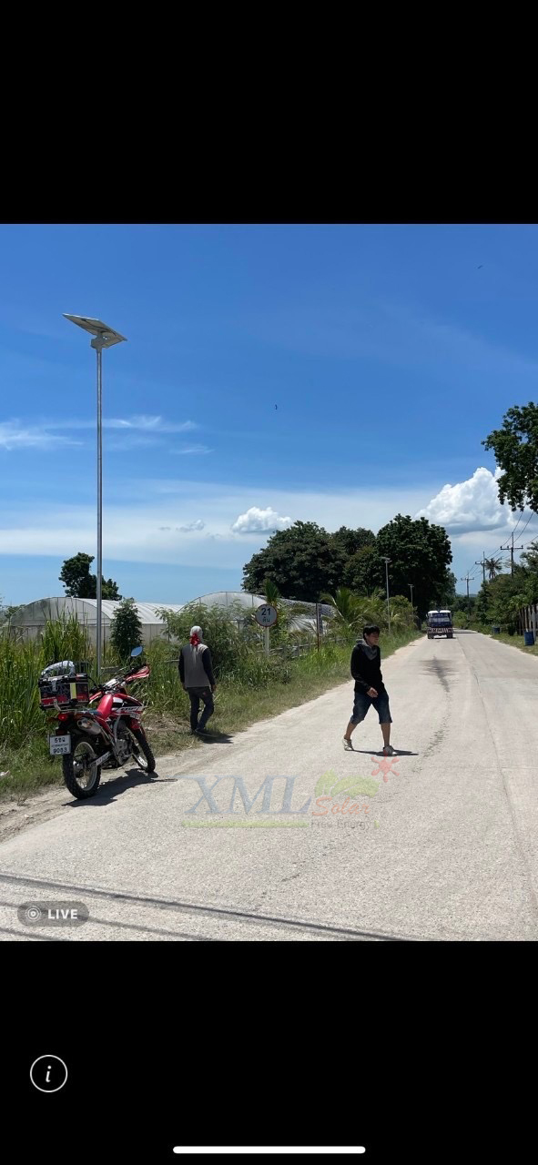 โคมไฟถนนโซล่าเซลล์อัจฉริยะ (รุ่น 9,000Lumens + แผง 100 W) (แสง : ขาว)