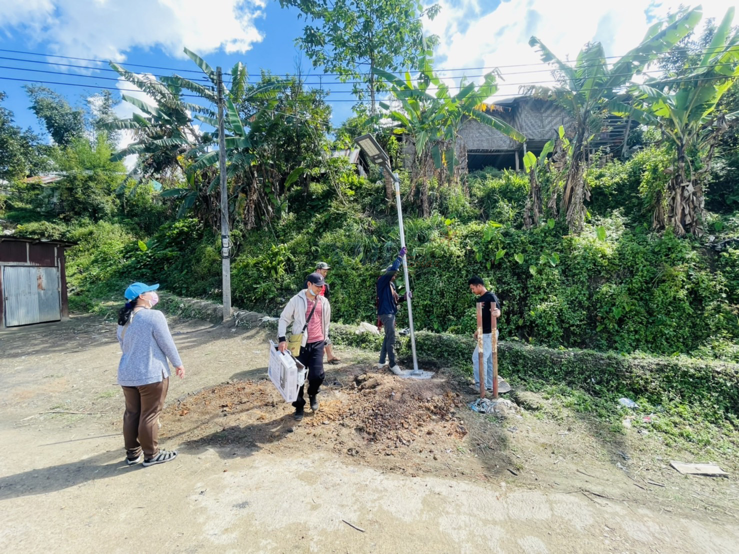 โคมไฟถนนโซล่าเซลล์ XML-Solar 200W (แสง : ขาว)(สว่างค้าง)