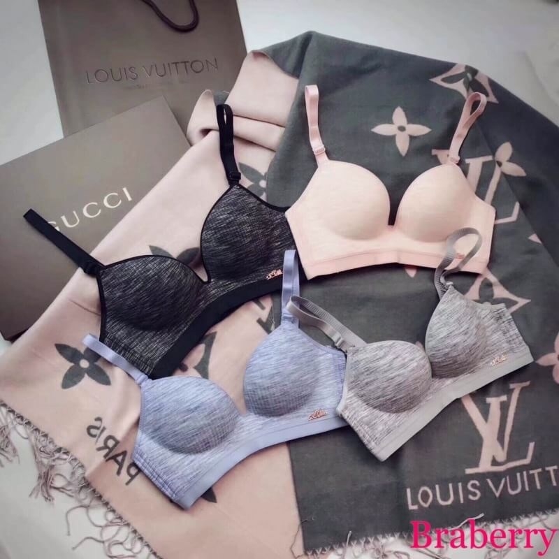 ชุดชั้นในอกใหญ่ ไร้โครง เสริมฟองน้ำนุ่ม ใส่สบาย เก็บเนื้อด้านข้างได้เรียบเนียน ไซด์ 32 34 36 มี 3 สี ดำ เทา โอรส ราคาชุดละ 350 บาท