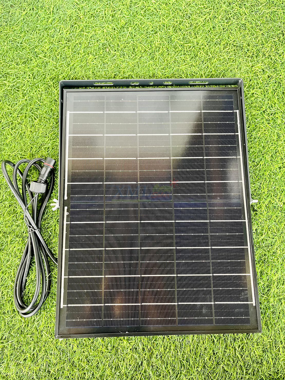 รุ่นประหยัด ไฟสปอตไลท์โซล่าเซลล์ 200 W. รุ่น MODI x XML (เปิดได้ 3 แสง)