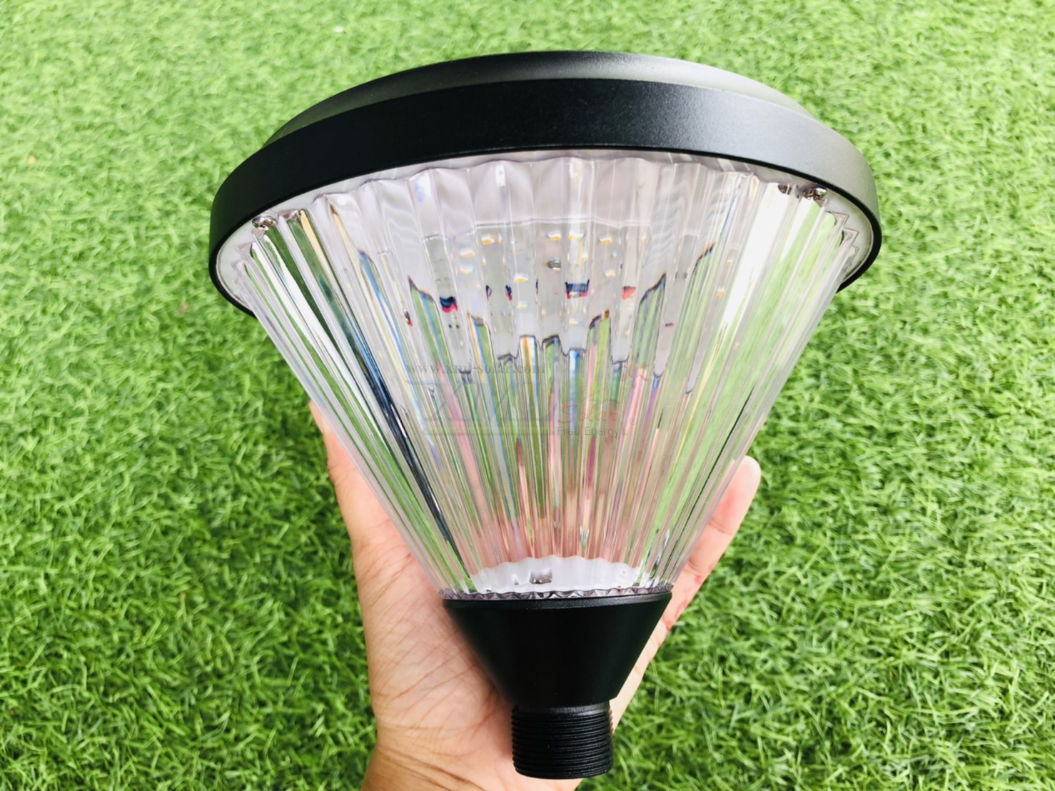 โคมไฟปักสนามโซล่าเซลล์ ทรงกรวย (แสง : เหลืองวอมไวท์)