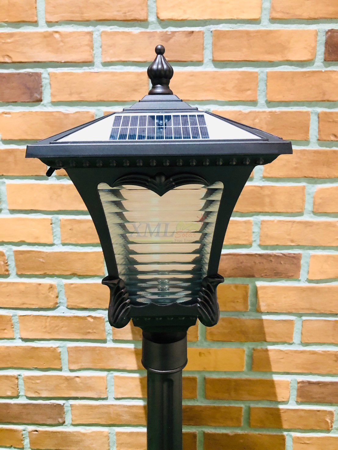 โคมไฟตั้งพื้นโซล่าเซลล์ รุ่น TC-11719 (เปิดได้ 2 แสง)