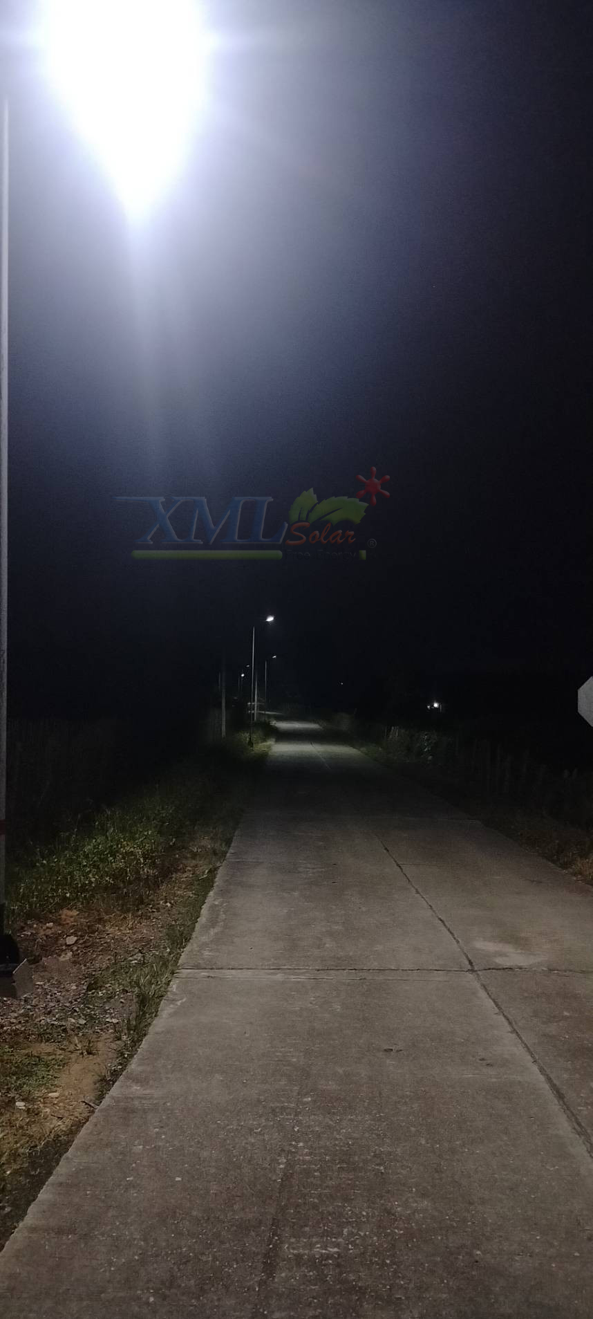 โคมไฟถนนโซล่าเซลล์ 400W รุ่น MD-SLT30-400W (แสง : ขาว)