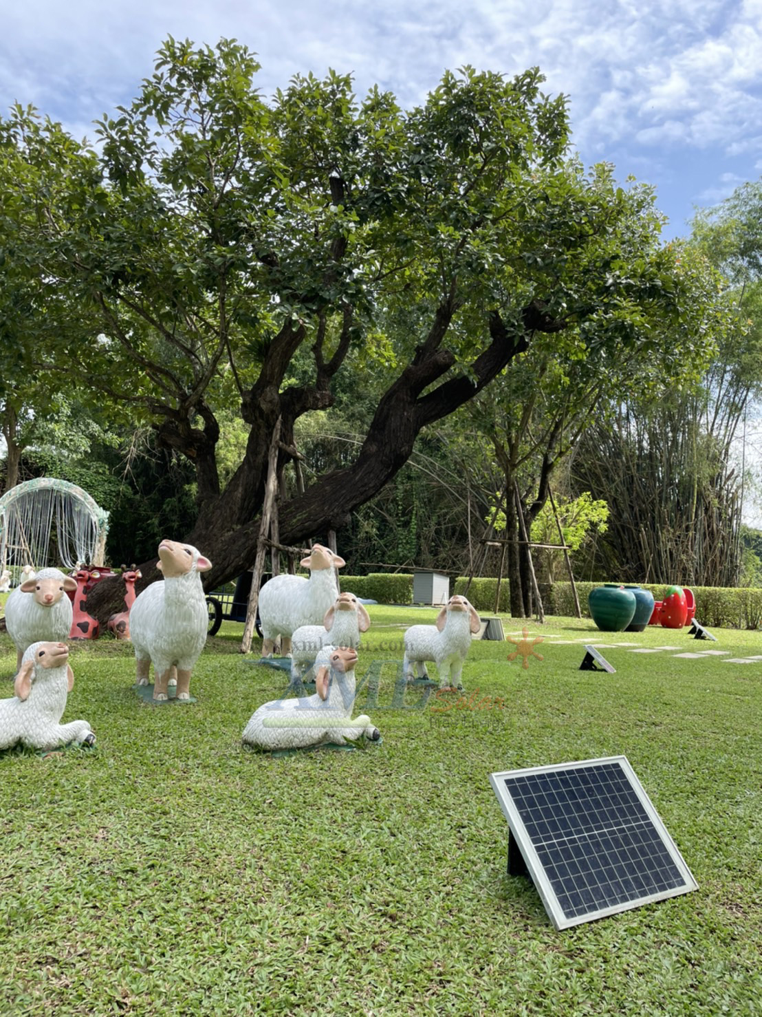 ไฟสปอตไลท์โซล่าเซลล์ 200 W. รุ่น Modi x XML ไซต์ใหญ่ (เเสง : ขาว)