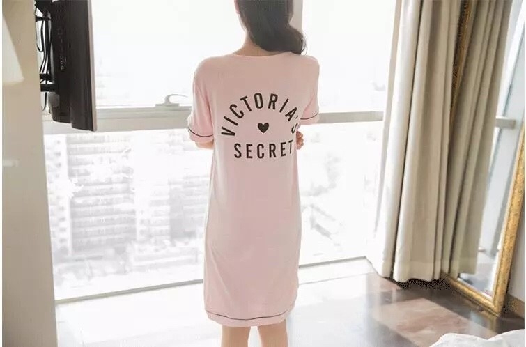 ชุดนอนผ้า โมดอล เนื้อผ้านิ่ม ใส่สบาย ฟรีไซส์ มี 2 สี ดำ โอรส ราคาส่ง 3 ชิ้น คละแบบได้ชุดละ 490 บาท