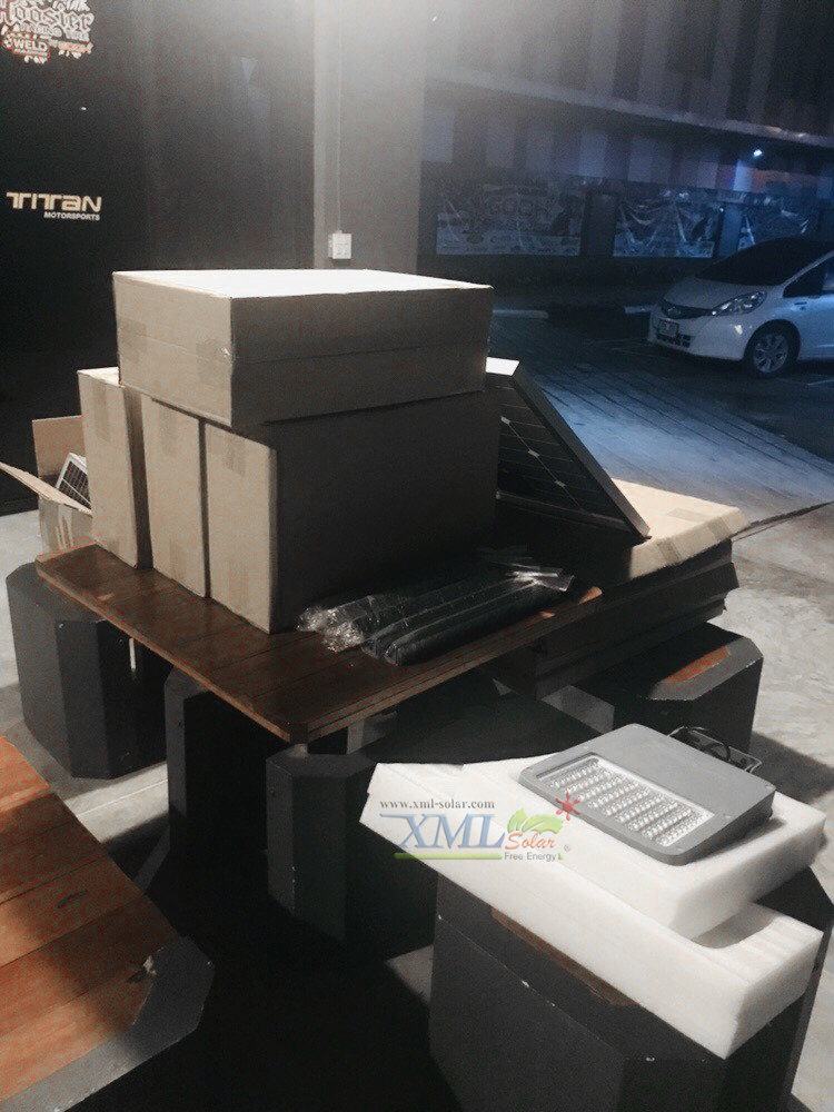 ไฟสปอตไลท์โซล่าเซลล์ 6800 Lumens. ไซต์ใหญ่ (เเสง : ขาว)