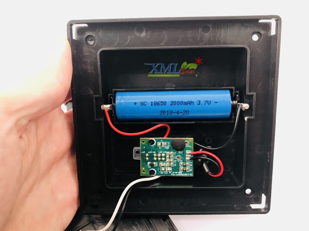 โคมไฟโซล่าเซลล์ ติดเพดาน รุ่นตาข่ายดำ Loft style (แสง เหลืองวอมไวท์)