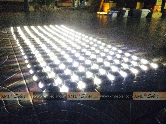 ไฟหมุดถนนโซล่าเซลล์ 6 LED รุ่น Robot (เเสง : ขาวค้าง)