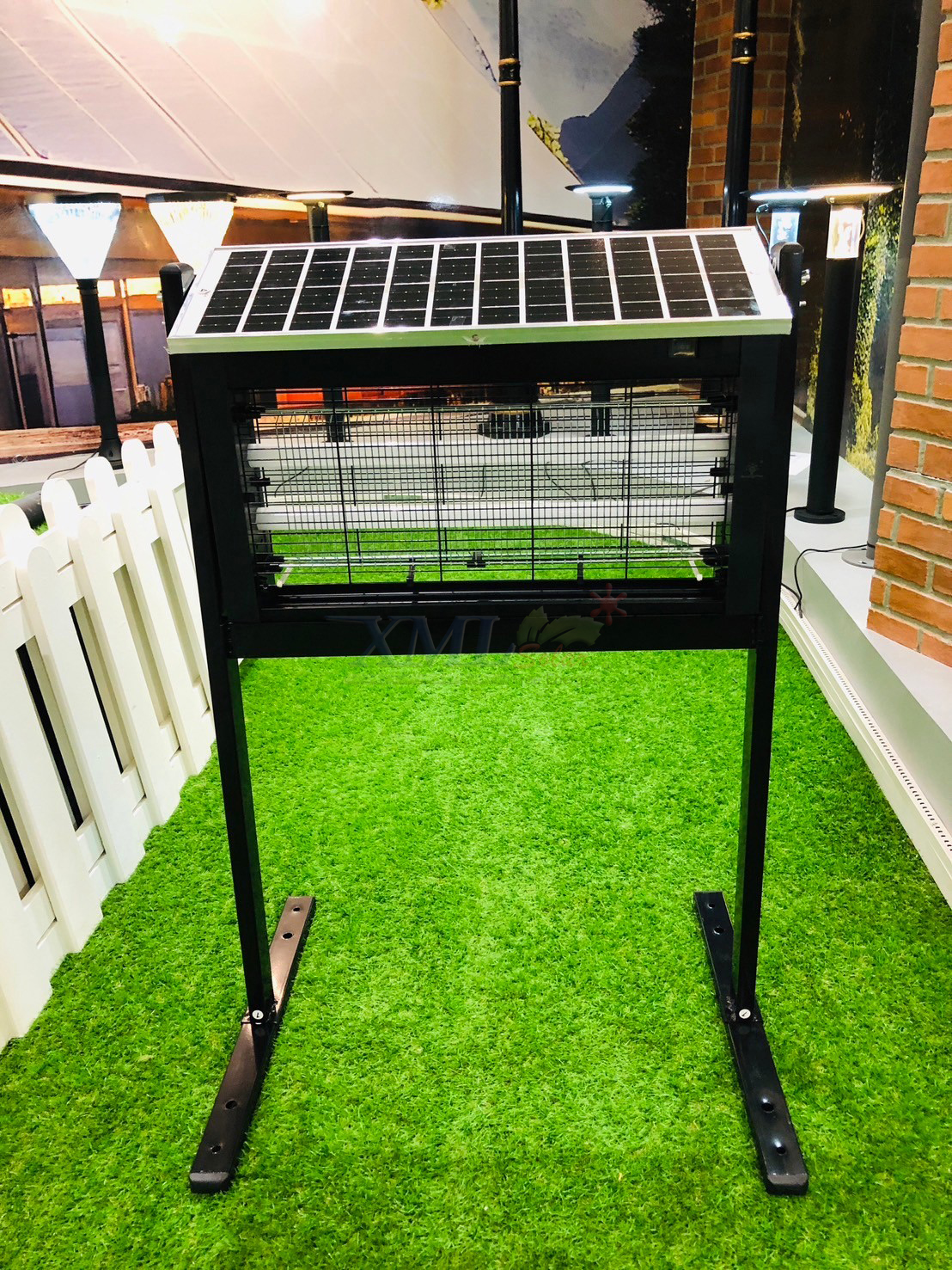 ไฟดักยุงโซล่าเซลล์ แบบตั้งพื้น 20W รุ่น LS-SML-002E