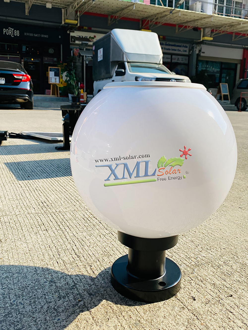 โคมไฟหัวเสาโซล่าเซลล์ ทรงกลมฐานดำ (25 ซม.) + Remote (เปิดได้ 3 แสง)+AC