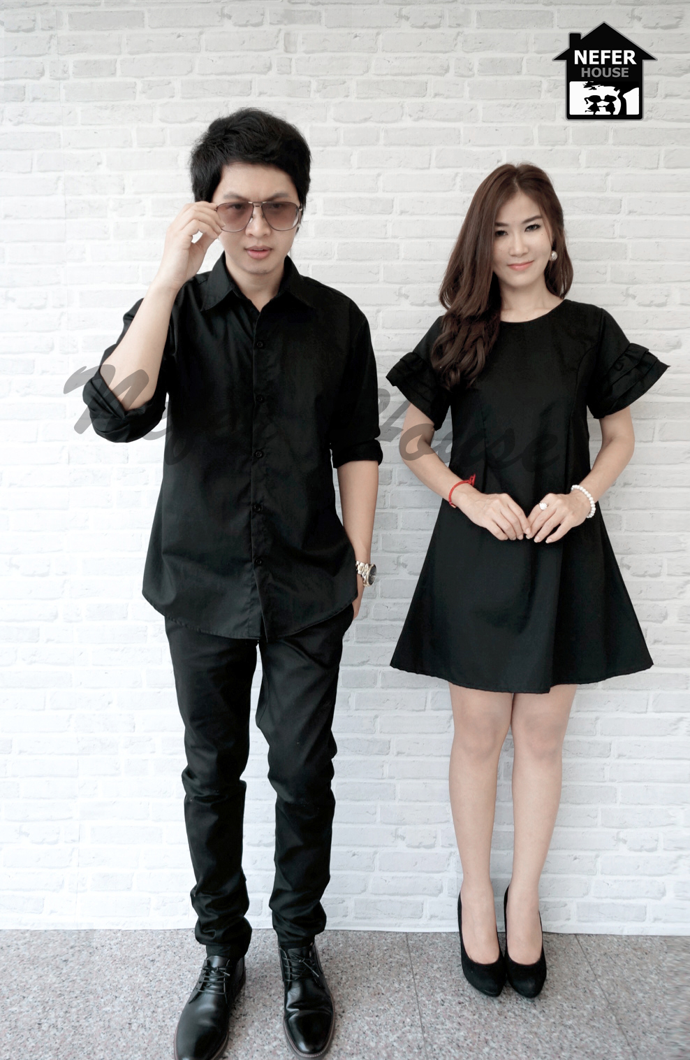 ชุดดำเสื้อเชิ๊ตแขนยาวสีดำกับเดรสผู้หญิงสีดำ