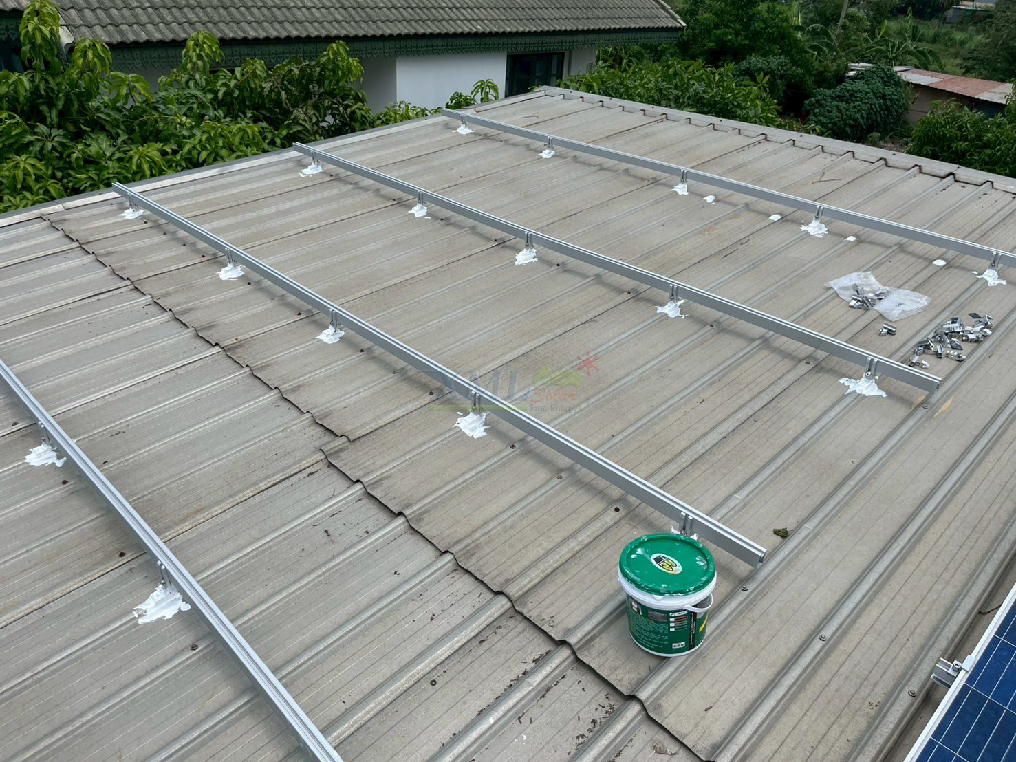 แผงโซล่าเซลล์ Half-Cell LONGI 555W