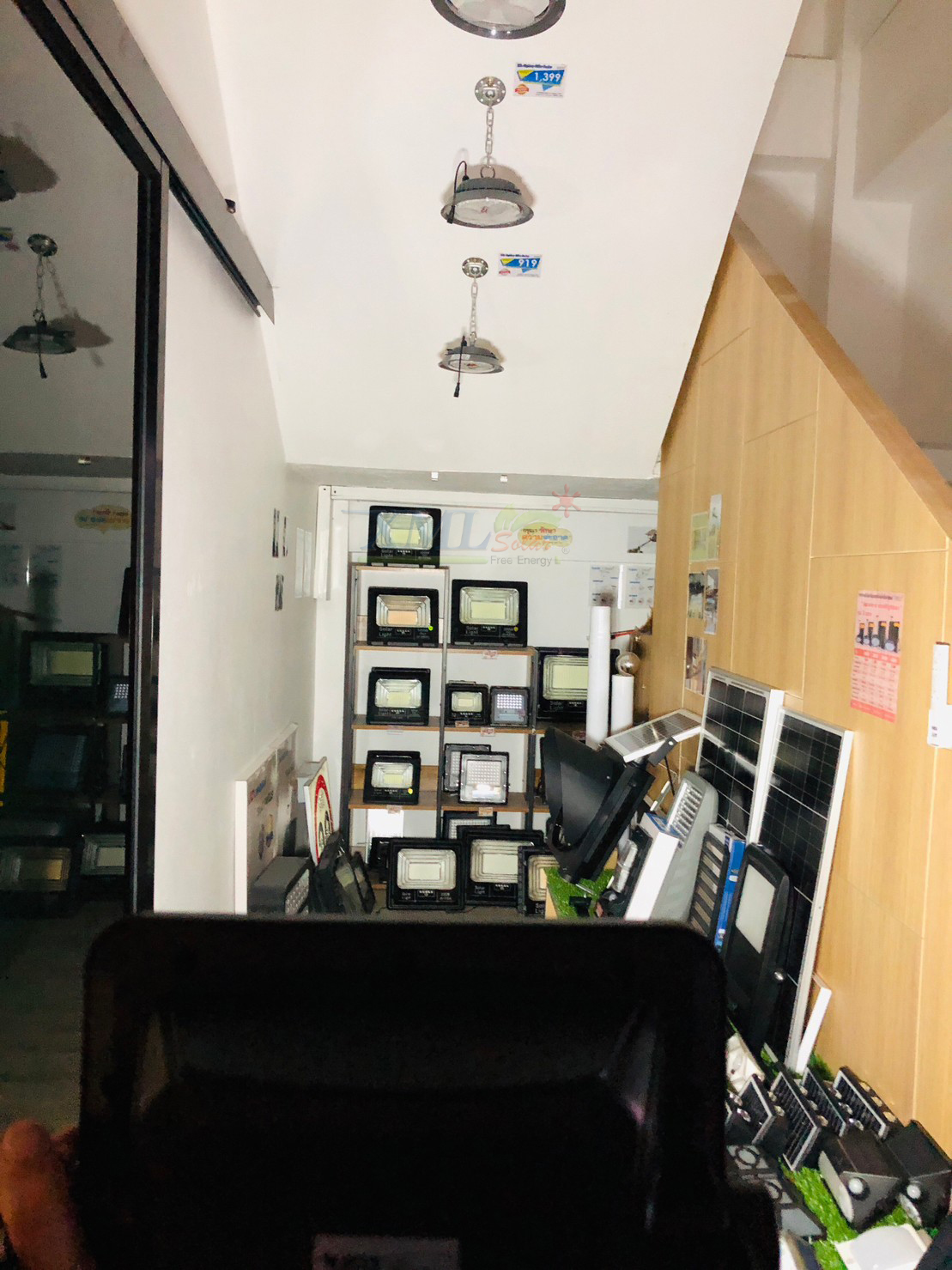 ไฟสปอตไลท์โซล่าเซลล์ 100 W รุ่น MD-PT11 (เเสง : ขาว)