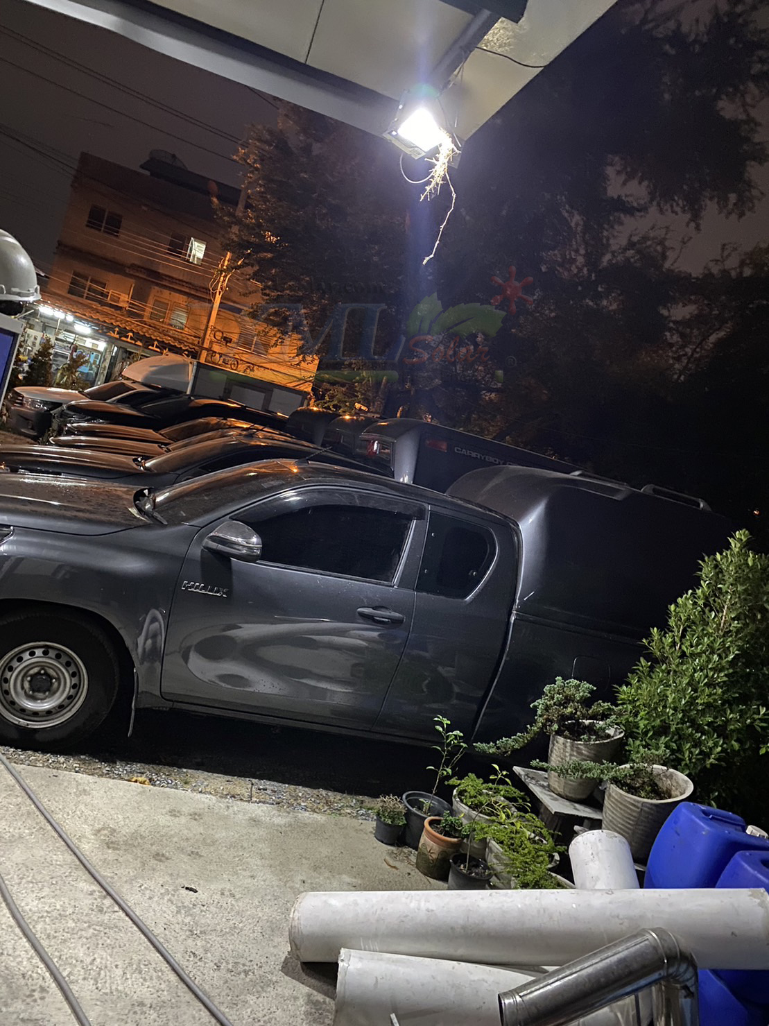 ไฟสปอตไลท์โซล่าเซลล์ 50 Watt กล่องสีน้ำตาล (เปิดได้ 3 แสง)