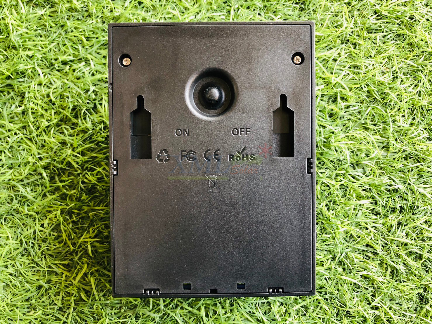 ไฟผนังโซล่าเซลล์ Modern รุ่น เหลี่ยม (แสง : เหลืองวอมไวท์)