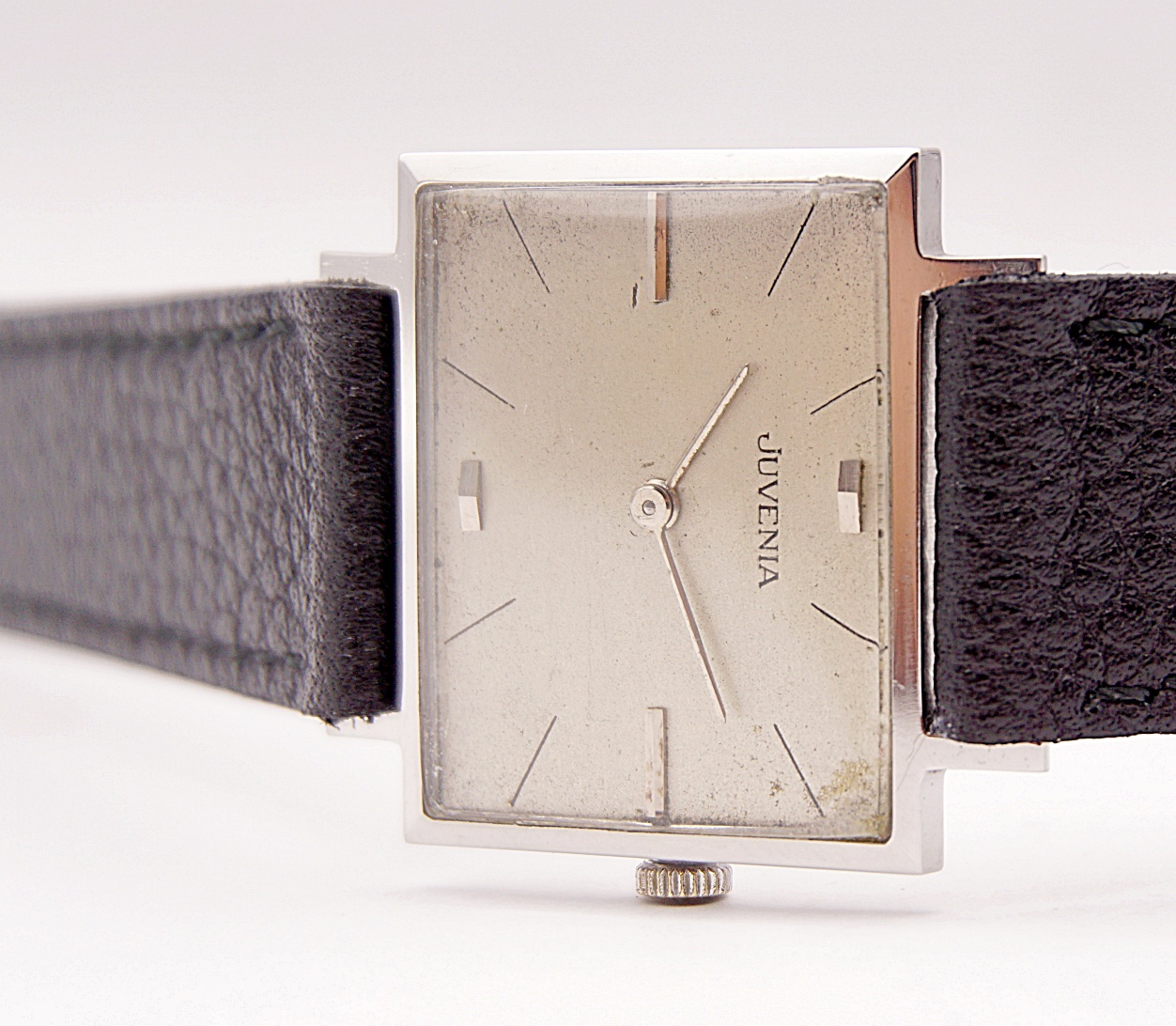 นาฬิกาเก่า JUVENIA ไขลาน