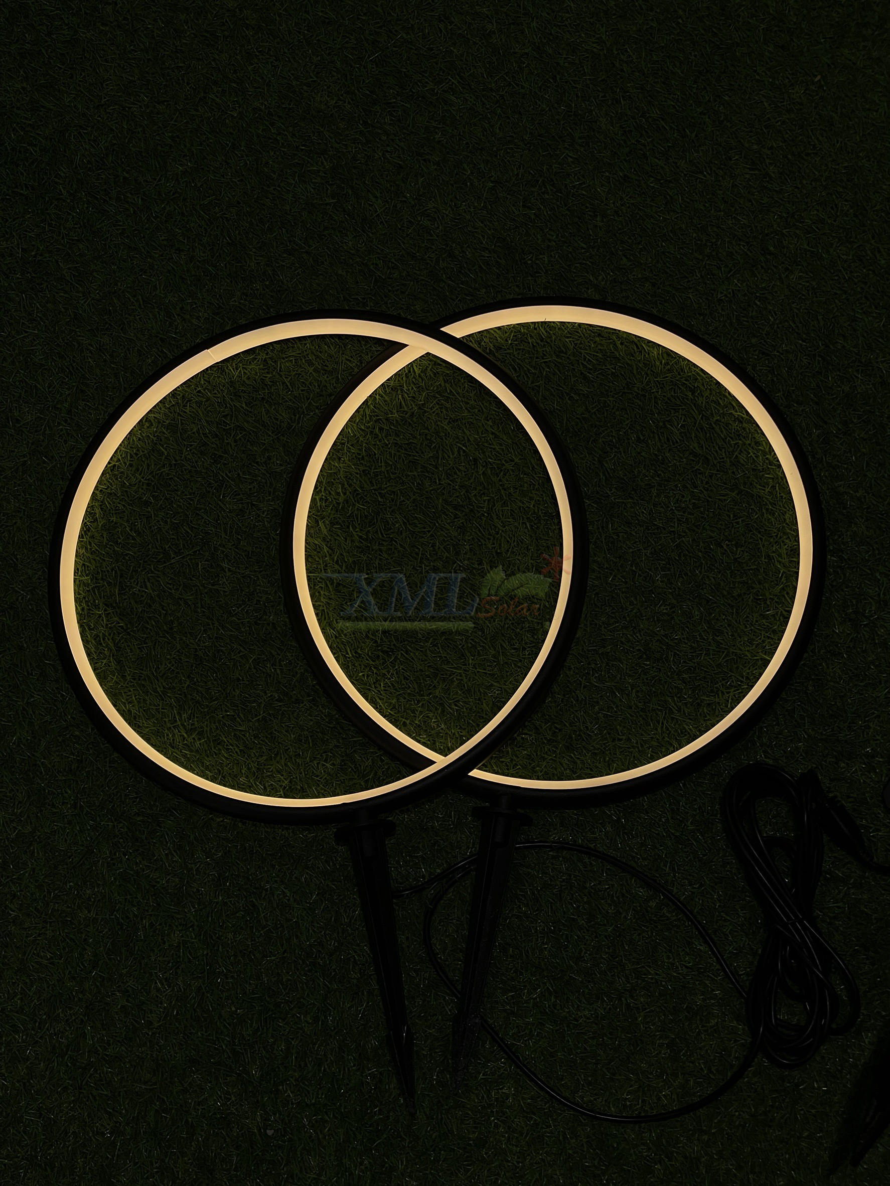 ไฟปักสนามโซล่าเซลล์ ทรงกลม รุ่น DC-0587N (เเสง : เหลืองวอมไวท์)