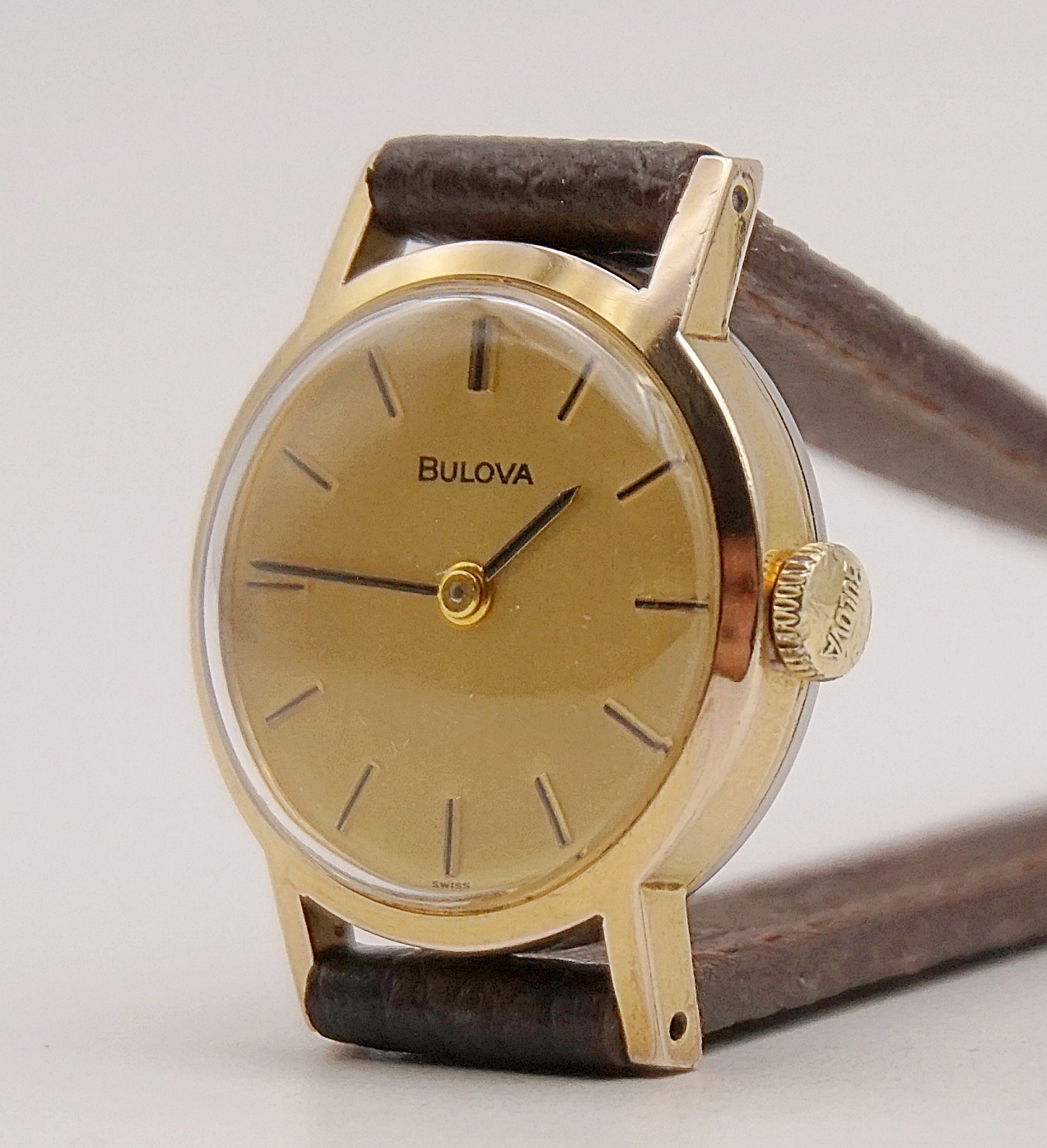 นาฬิกาเก่า BULOVA ไขลาน (นาฬิกาผู้หญิง)