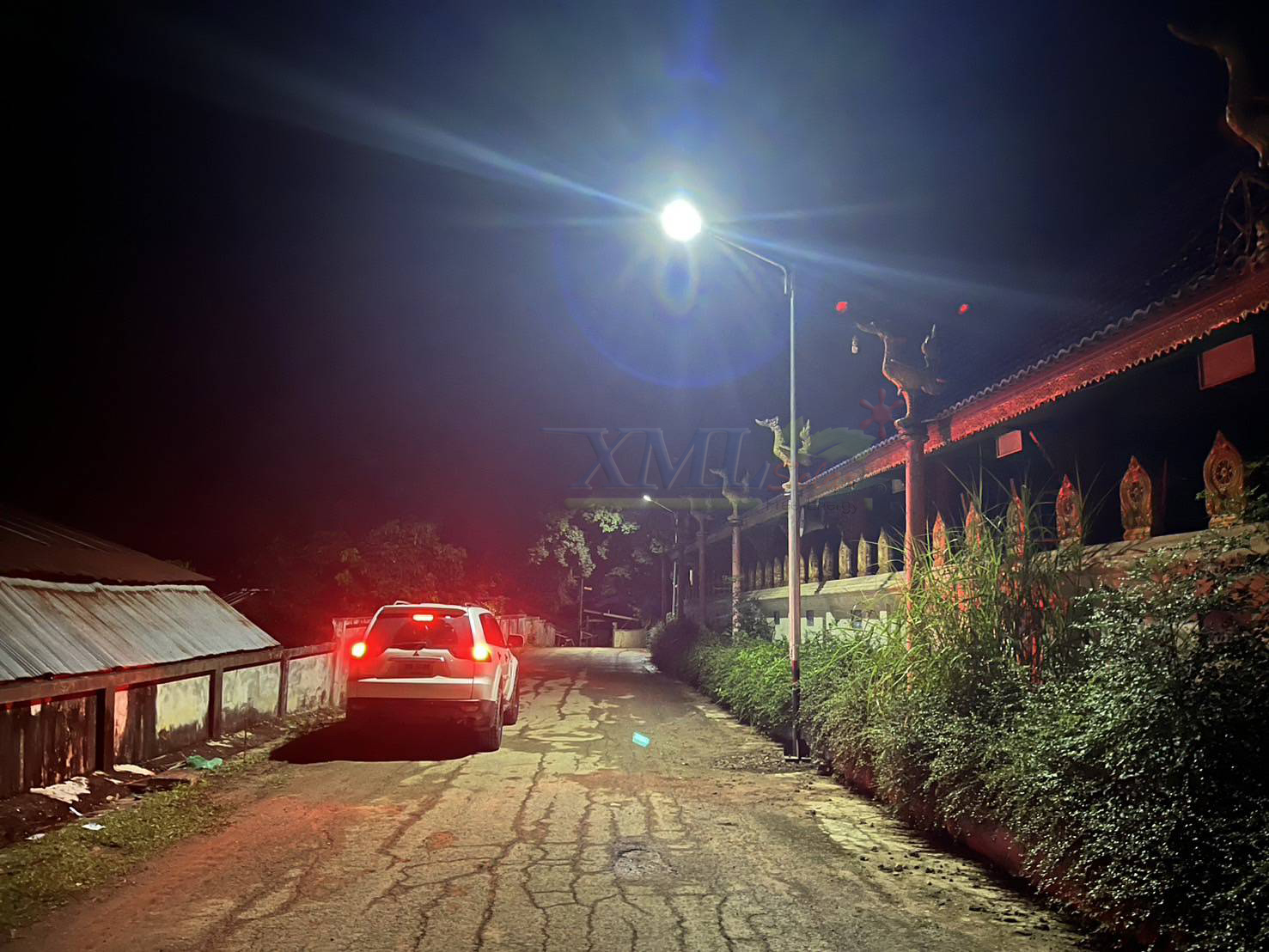 โคมไฟถนนโซล่าเซลล์ 400W รุ่น MD-SLT30-400W (แสง : ขาว)