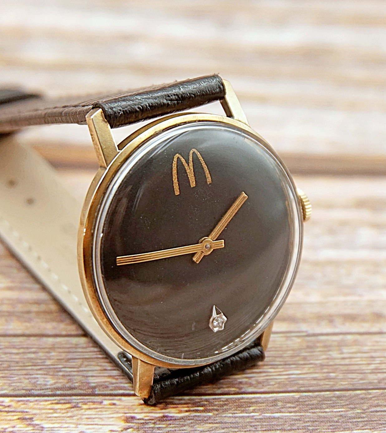 นาฬิกาเก่า McDonald's ไขลาน