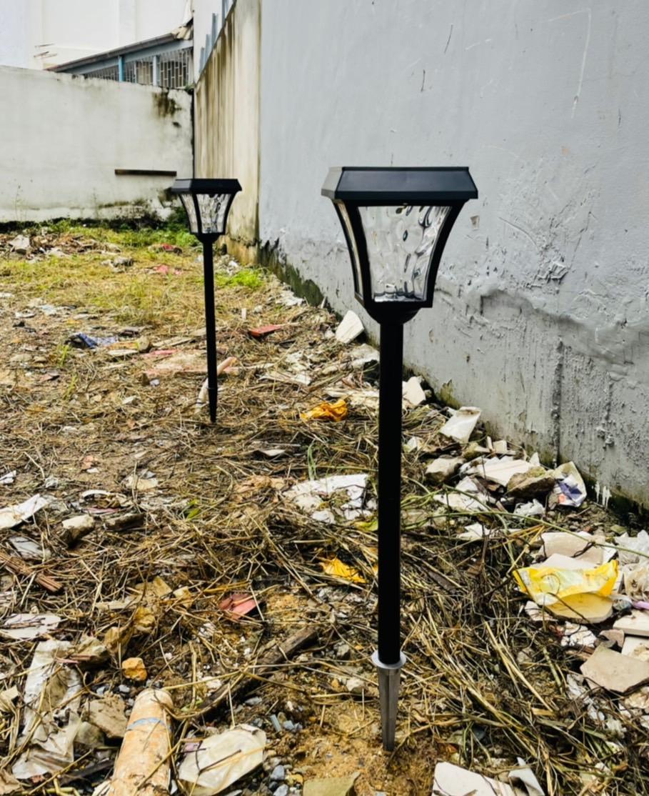 โคมไฟปักสนามโซล่าเซลล์ รุ่นใหม่ ระบบสัมผัส (เเสง : ขาว)