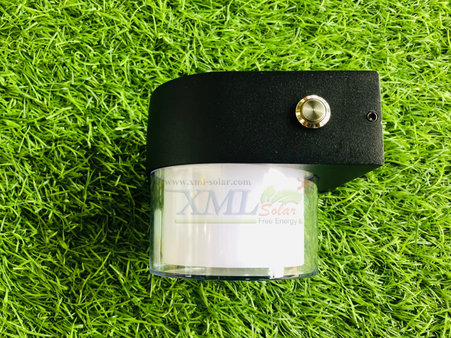 โคมไฟโซล่าเซลล์ ติดผนัง สไตล์มินิมอล รุ่น ทรงกลม (เปิดได้ 2 แสง)