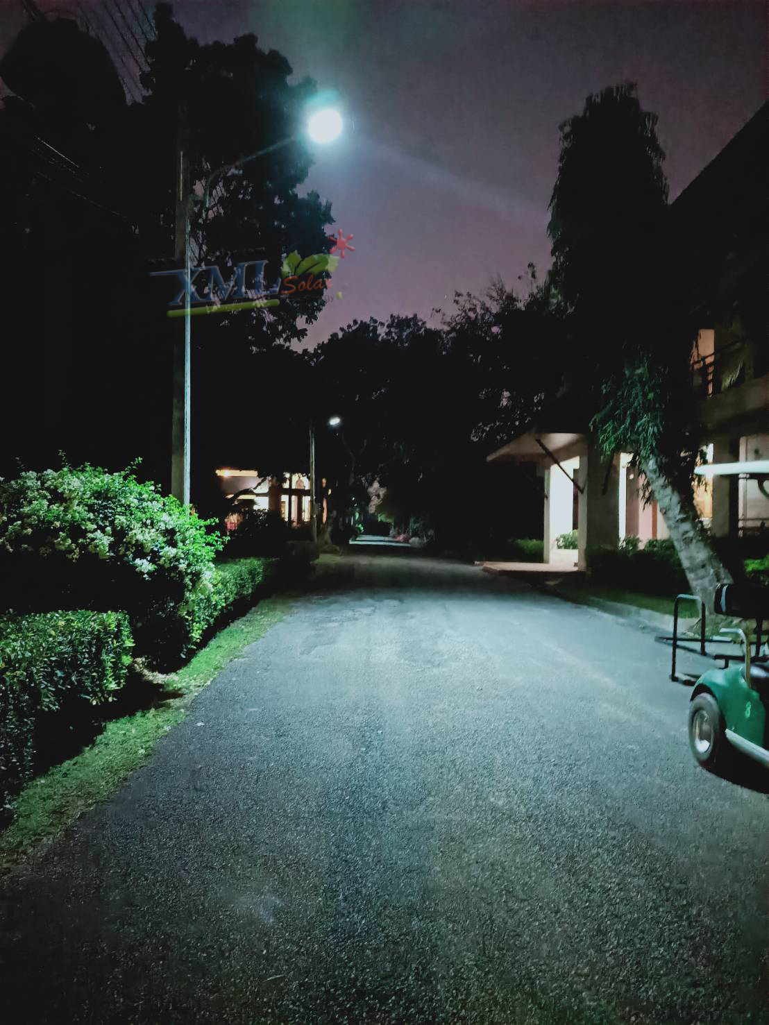 โคมไฟถนนโซล่าเซลล์ XML-Solar 200W (แสง : ขาว)(สว่างค้าง)