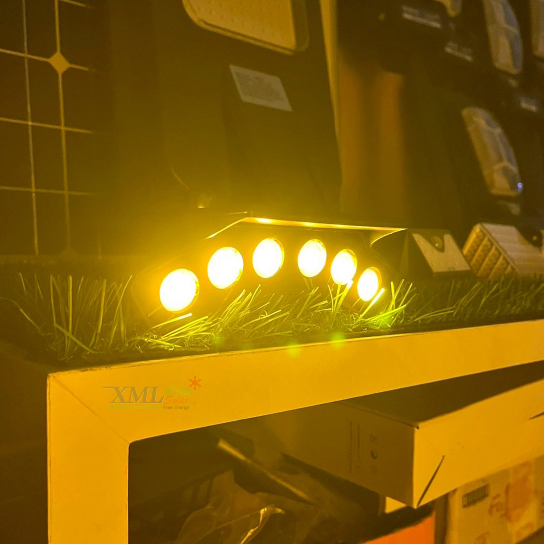 ไฟโซล่าเซลล์ติดหลังคาเก๋งจีน LSXML-218 (แสง : เหลืองวอมไวท์)(1 แถม 1)