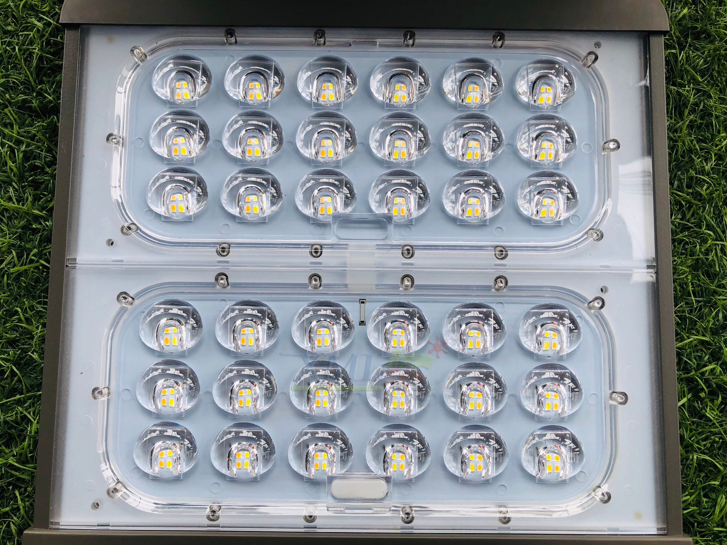 โคมไฟถนนโซล่าเซลล์ รุ่น ALPHA-SSL-56 (เปิดได้ 2 แสง)