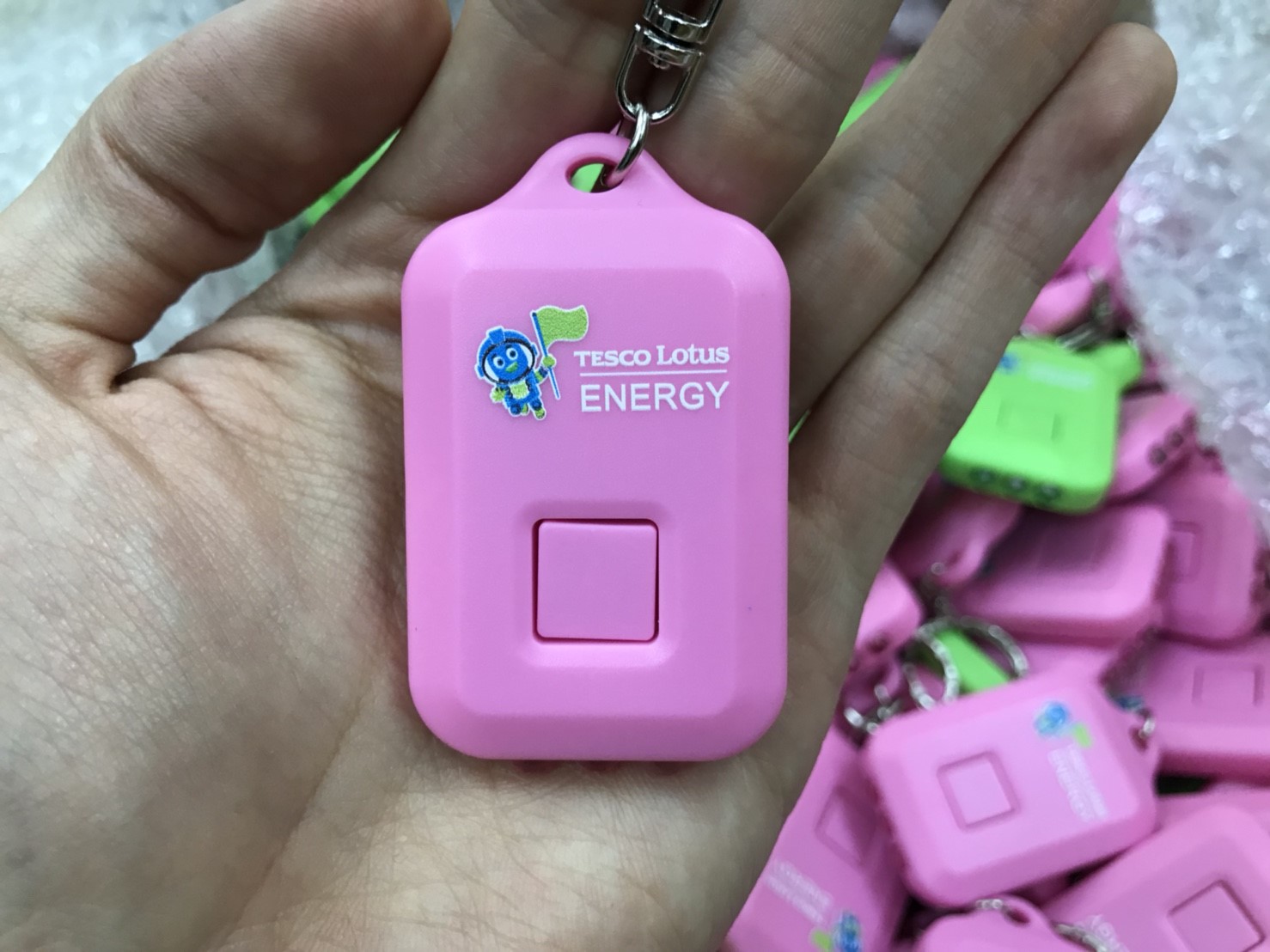 พวงกุญแจไฟฉายโซล่าเซลล์ 3 LED (คละสี ได้รับ 1 ชิ้น)