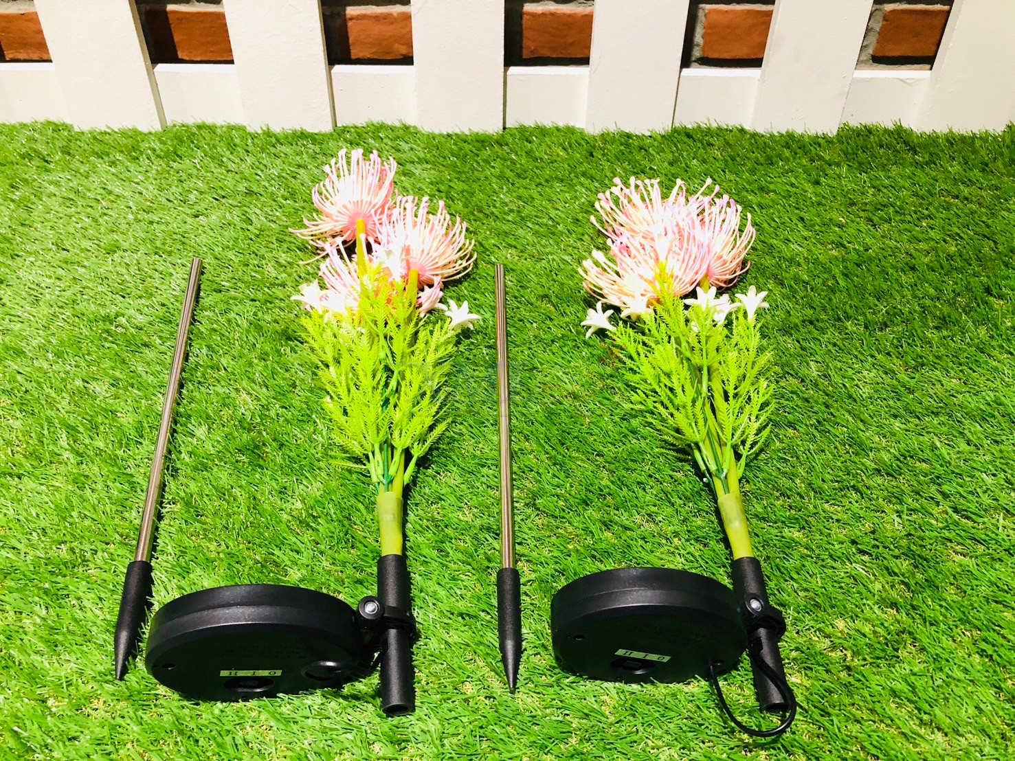 ไฟปักสนามโซล่าเซลล์ ทรงดอกไม้ชมพู (แสง : เหลืองวอมไวท์)(1 แถม 1)