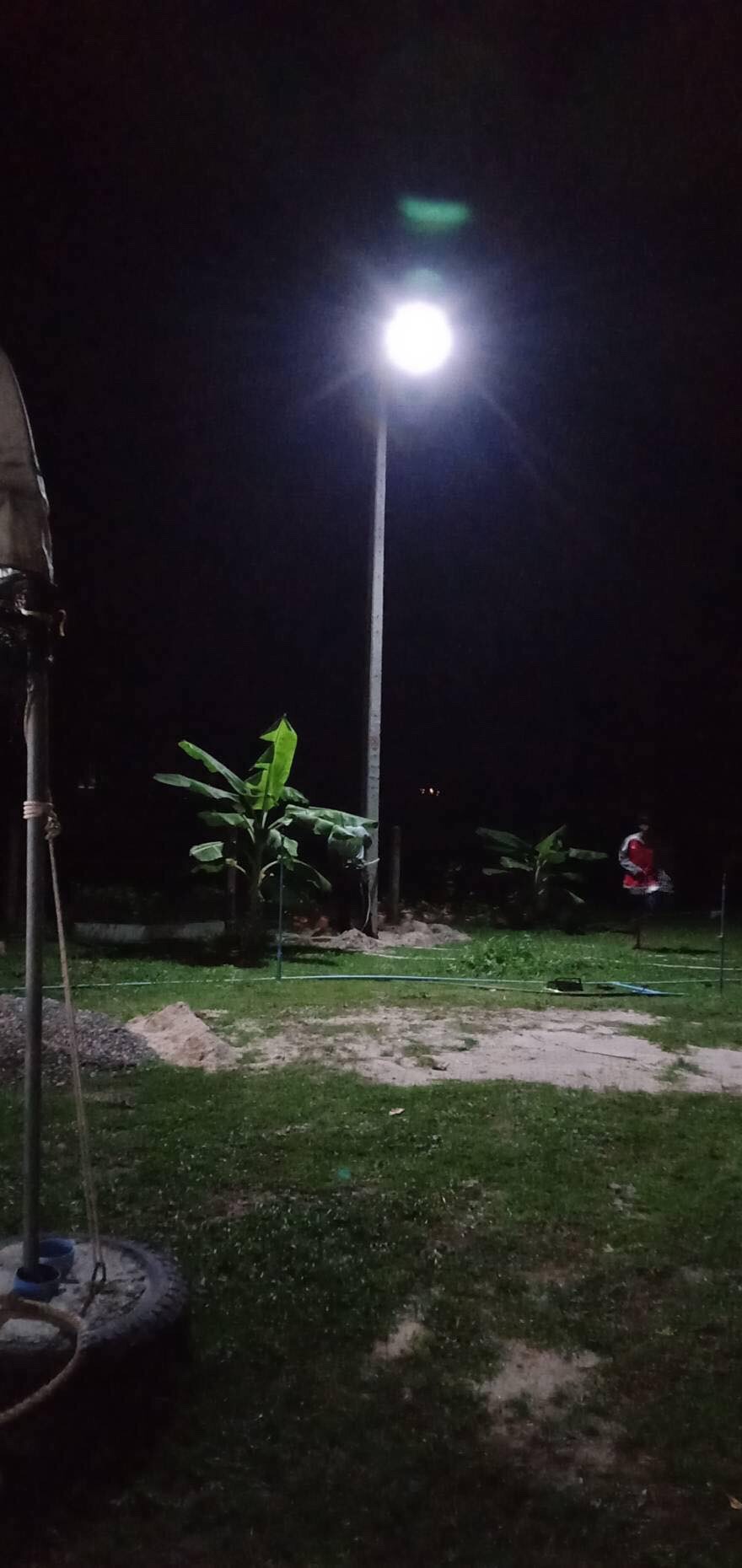 ไฟสปอตไลท์โซล่าเซลล์ 300 Watt กล่องสีน้ำตาล (เปิดได้ 3 แสง)