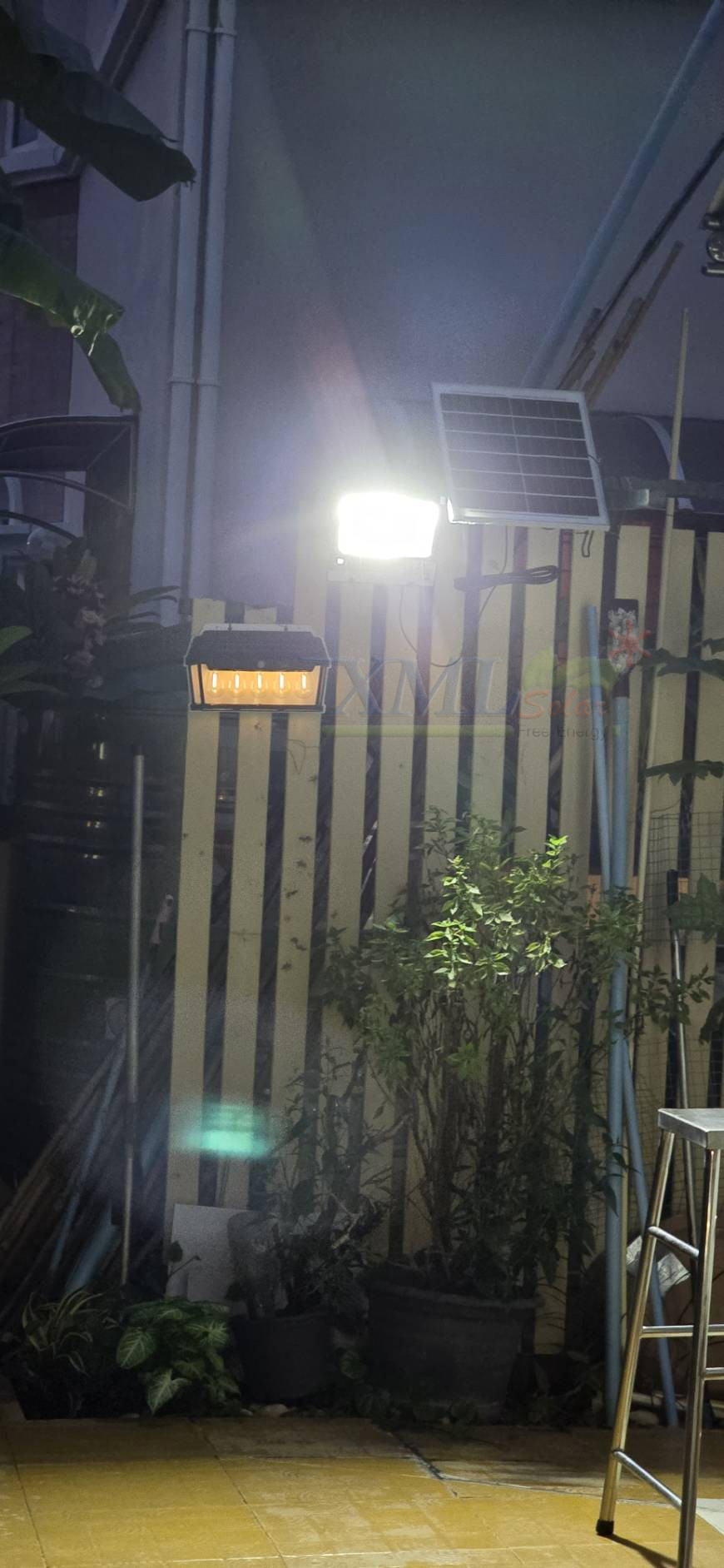 ไฟสปอตไลท์โซล่าเซลล์ 100 Watt กล่องสีน้ำตาล (เปิดได้ 3 แสง)