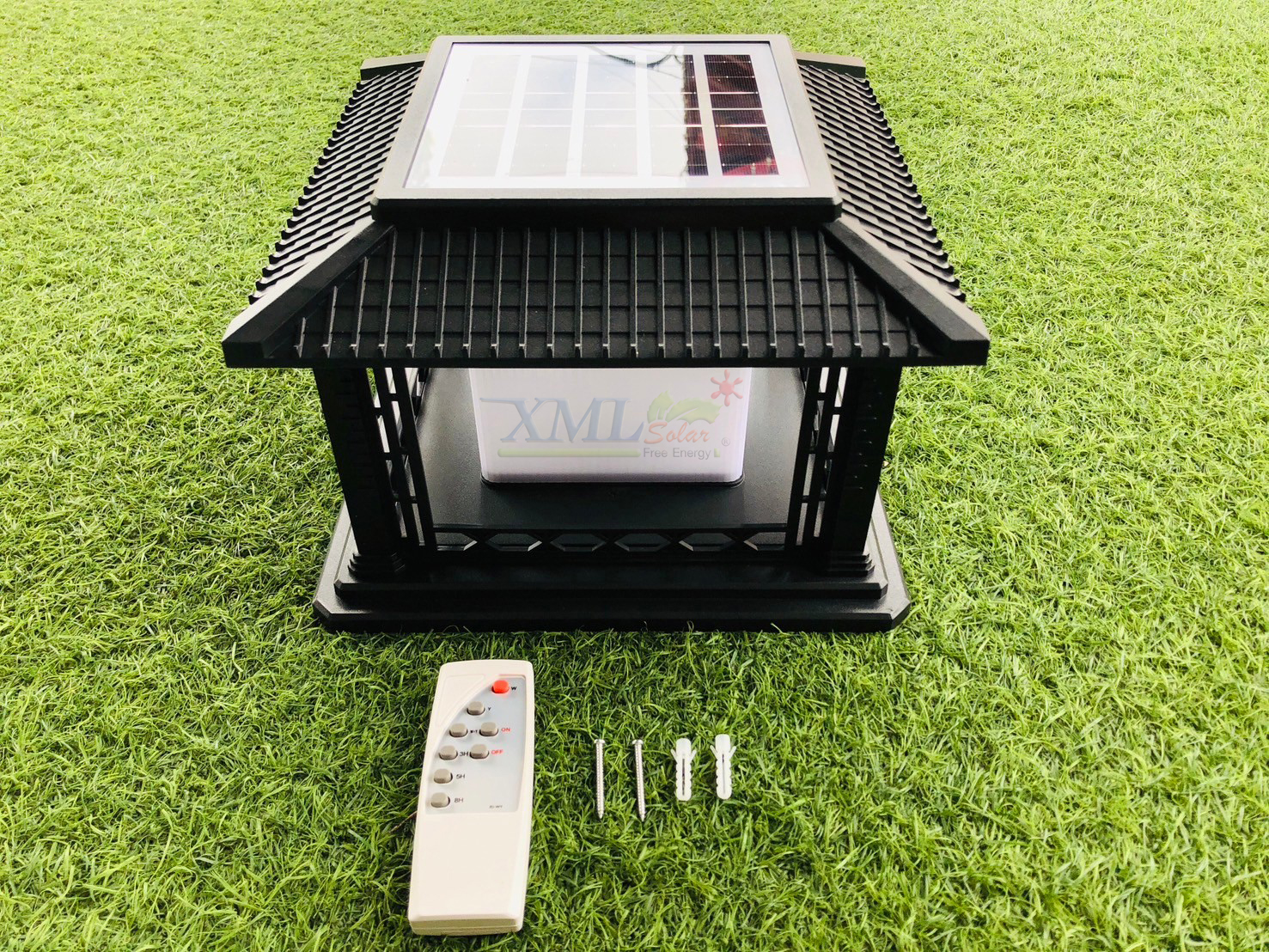 โคมไฟหัวเสาโซล่าเซลล์ ทรงจักรพรรดิ (เปิดได้ 3 แสง)