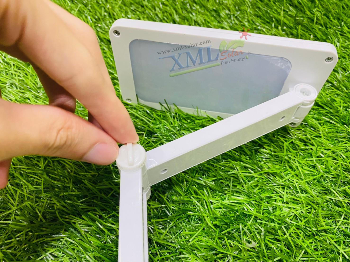 โคมไฟตั้งโต๊ะโซล่าเซลล์ 30 Super LED รุ่นใหม่ 2023 (แสง : คูลไวท์)