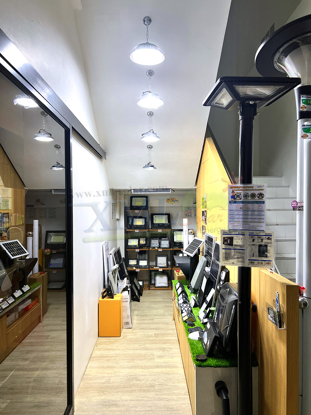 โคมไฟโซล่าเซลล์ ทรง Highbay รุ่น100W/200W/300W/400W. แบรนด์ Modi * XML-Solar (เปิดได้ 3 แสง)