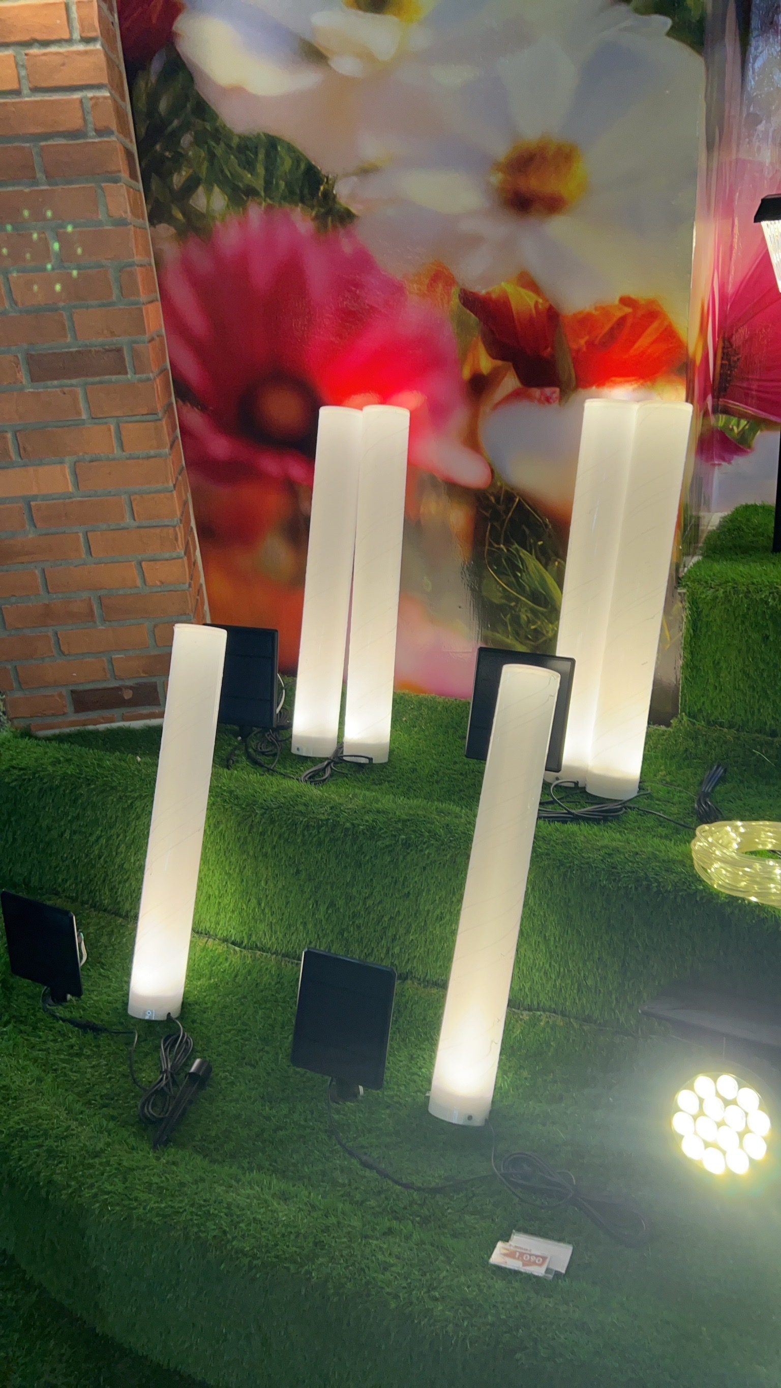 โคมไฟตั้งพื้นโซล่าเซลล์ รุ่น TC-11838 (แสงขาว + เหลืองวอมไวท์)