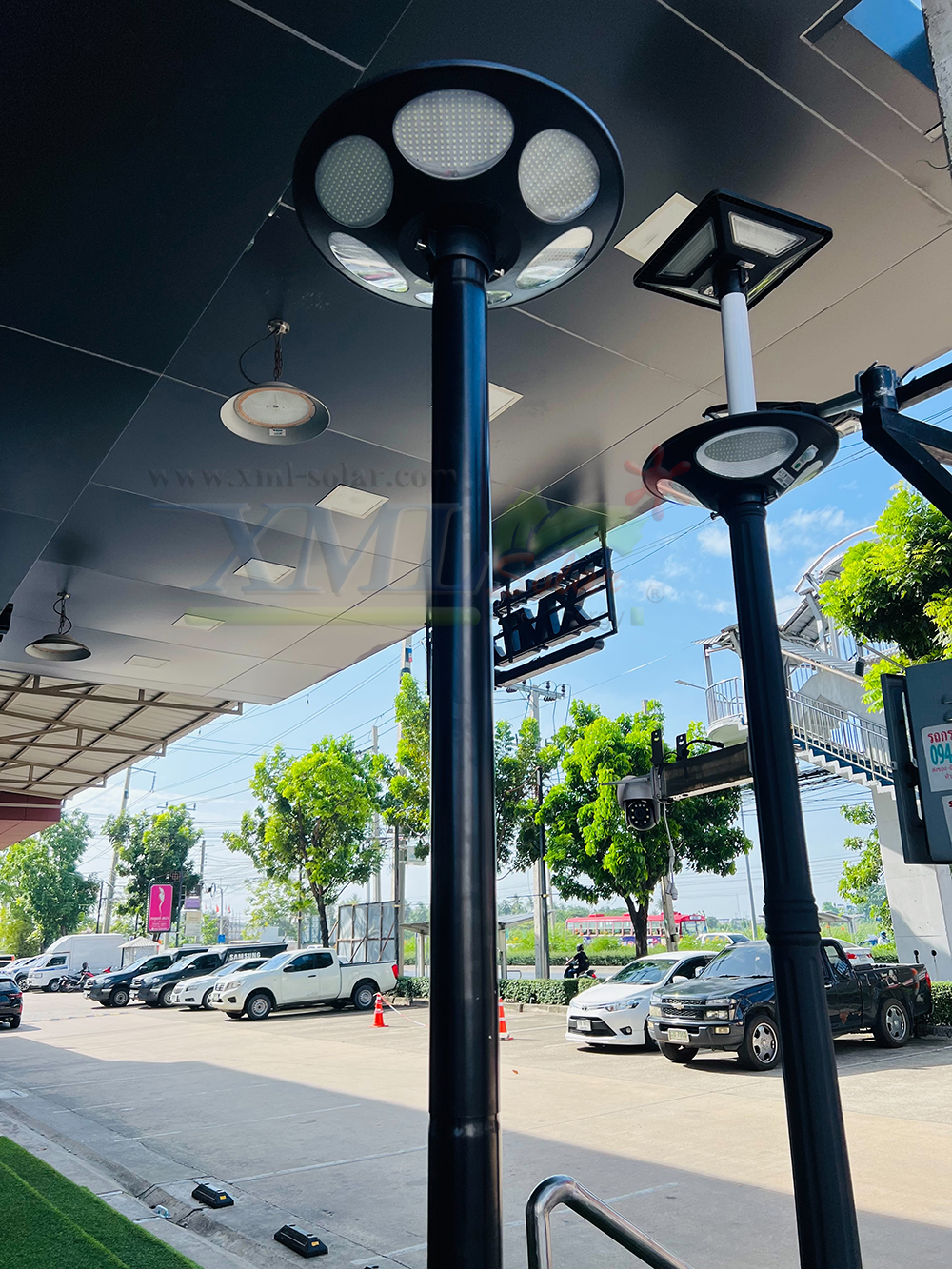 โคมไฟถนนโซล่าเซลล์ UFO ทรงกลม รุ่น MODI x XML 150W + Motion Sensor (แสง : ขาว)