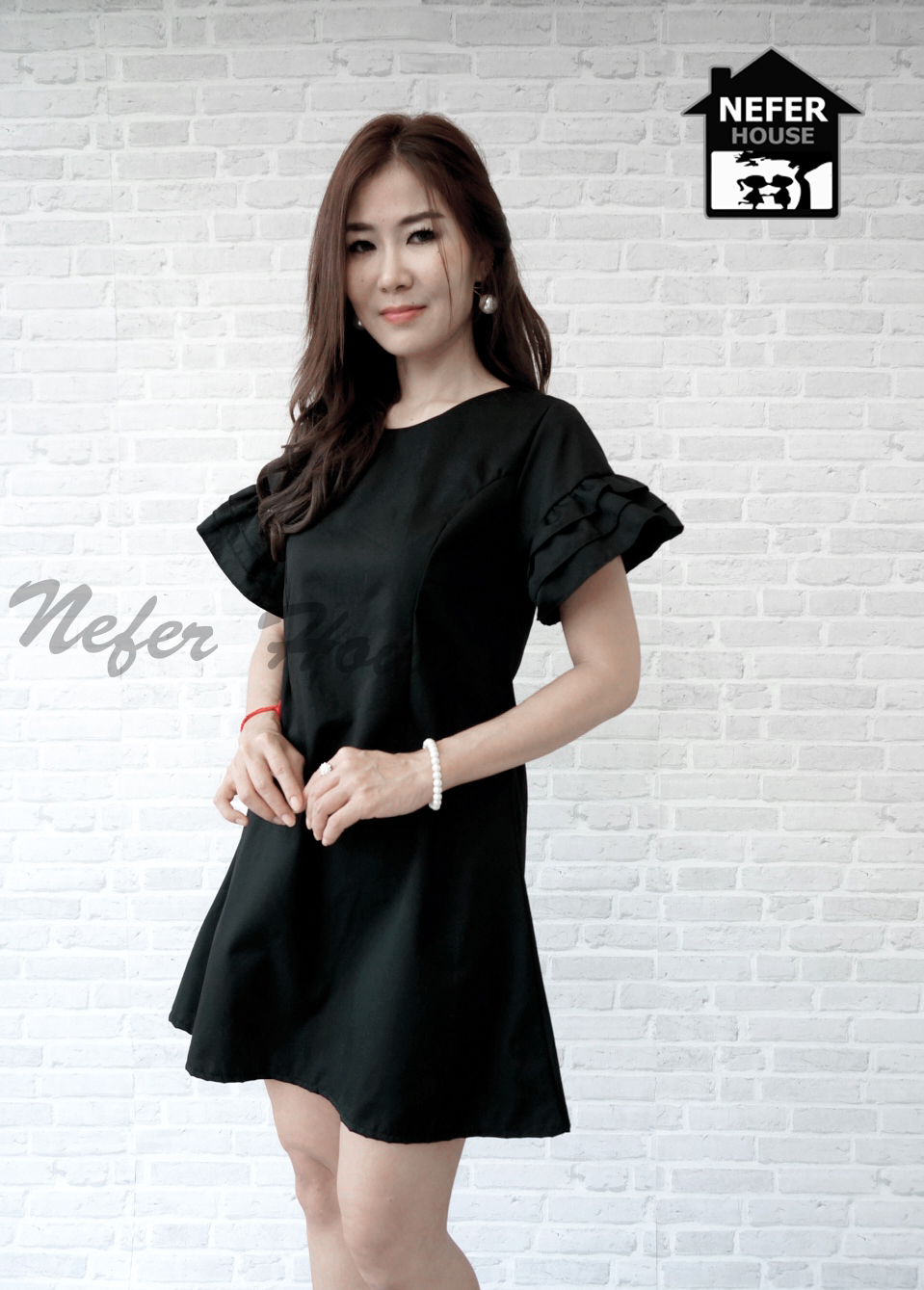 ชุดดำเสื้อเชิ๊ตแขนยาวสีดำกับเดรสผู้หญิงสีดำ