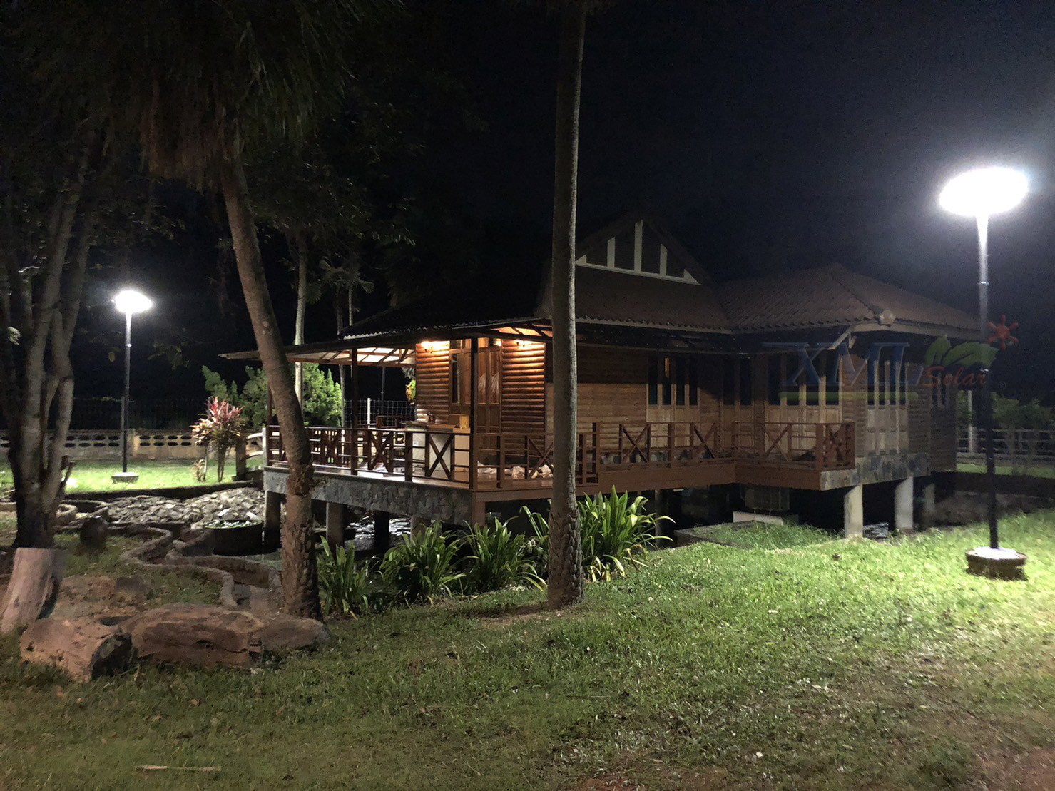 โคมไฟโซล่าเซลล์ UFO ทรงกลม (ขนาดใหญ่สุด 75 ซม.) (เปิดได้ 3 แสง) รุ่น MD-SLT38-500W