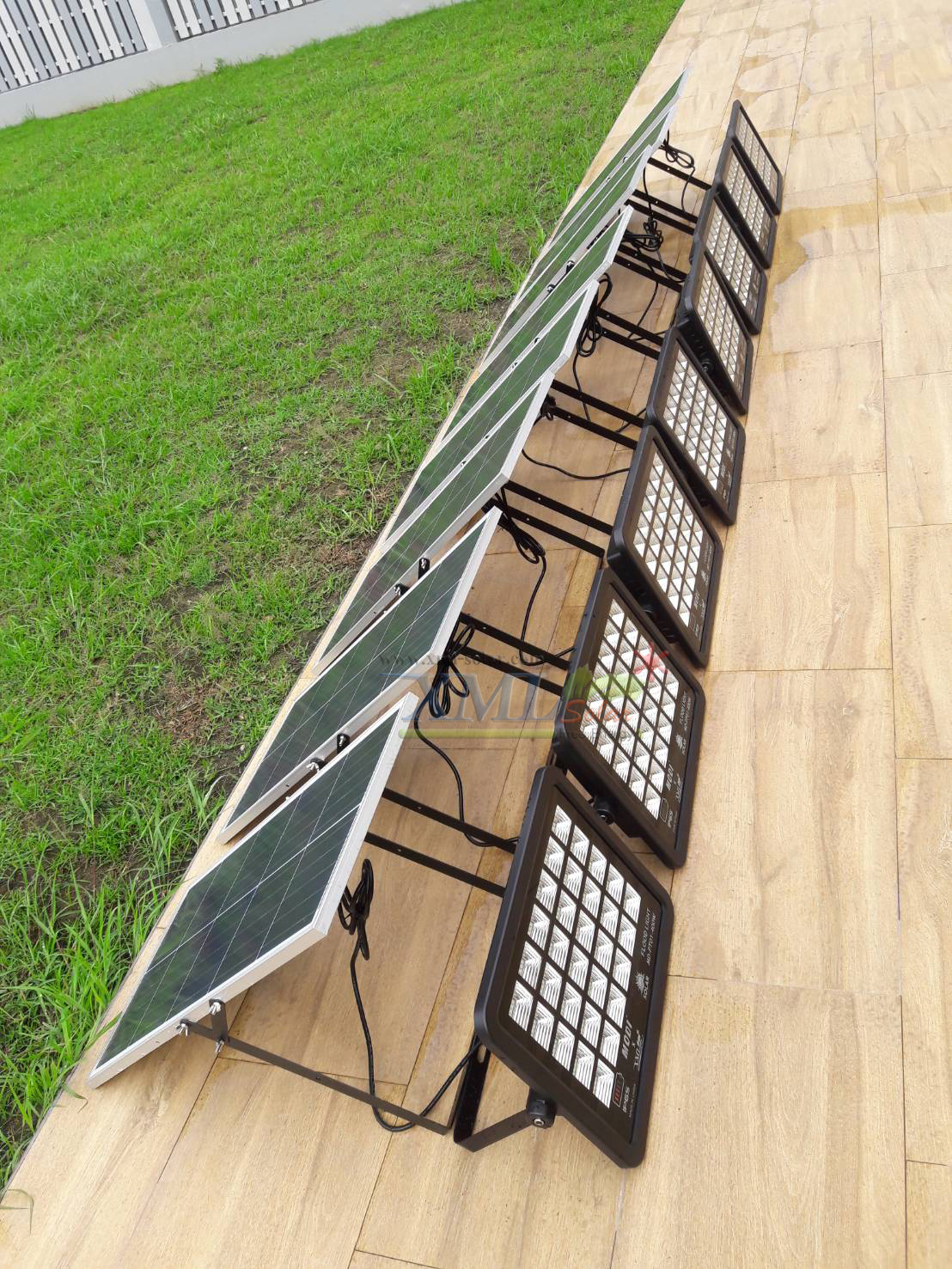 ไฟสปอตไลท์โซล่าเซลล์ 400 W. รุ่น Modi x XML ไซต์ใหญ่ (เเสง : ขาว)