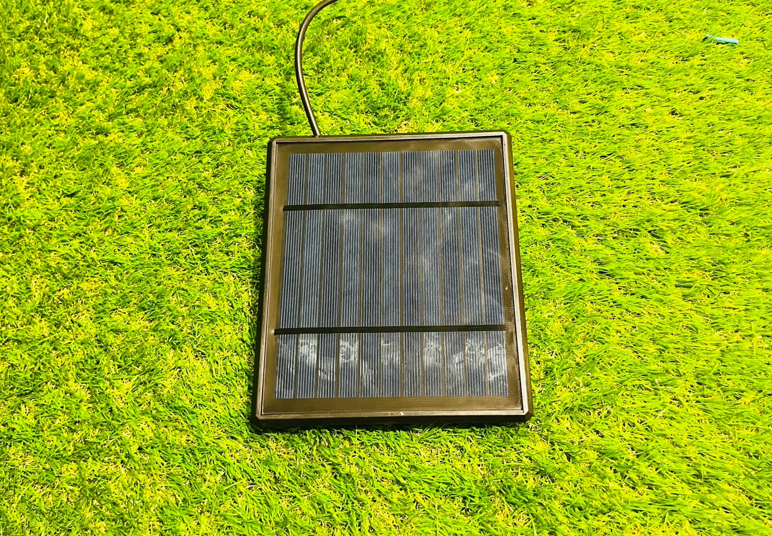 สปอร์ตไลท์ปักสนามโซล่าเซลล์ DC-11S รุ่น 4 หัว สาย 3 เมตร (หัวเล็ก)(แสง : เหลืองวอมไวท์)