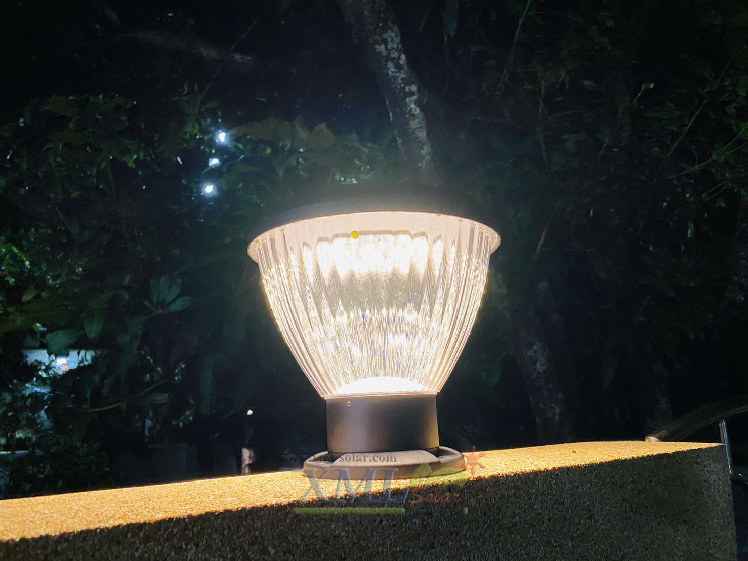 ไฟหัวเสาโซล่าเซลล์ ทรงถ้วย Cupcake 30 SMD LED (เเสง : เหลืองวอมไวท์)