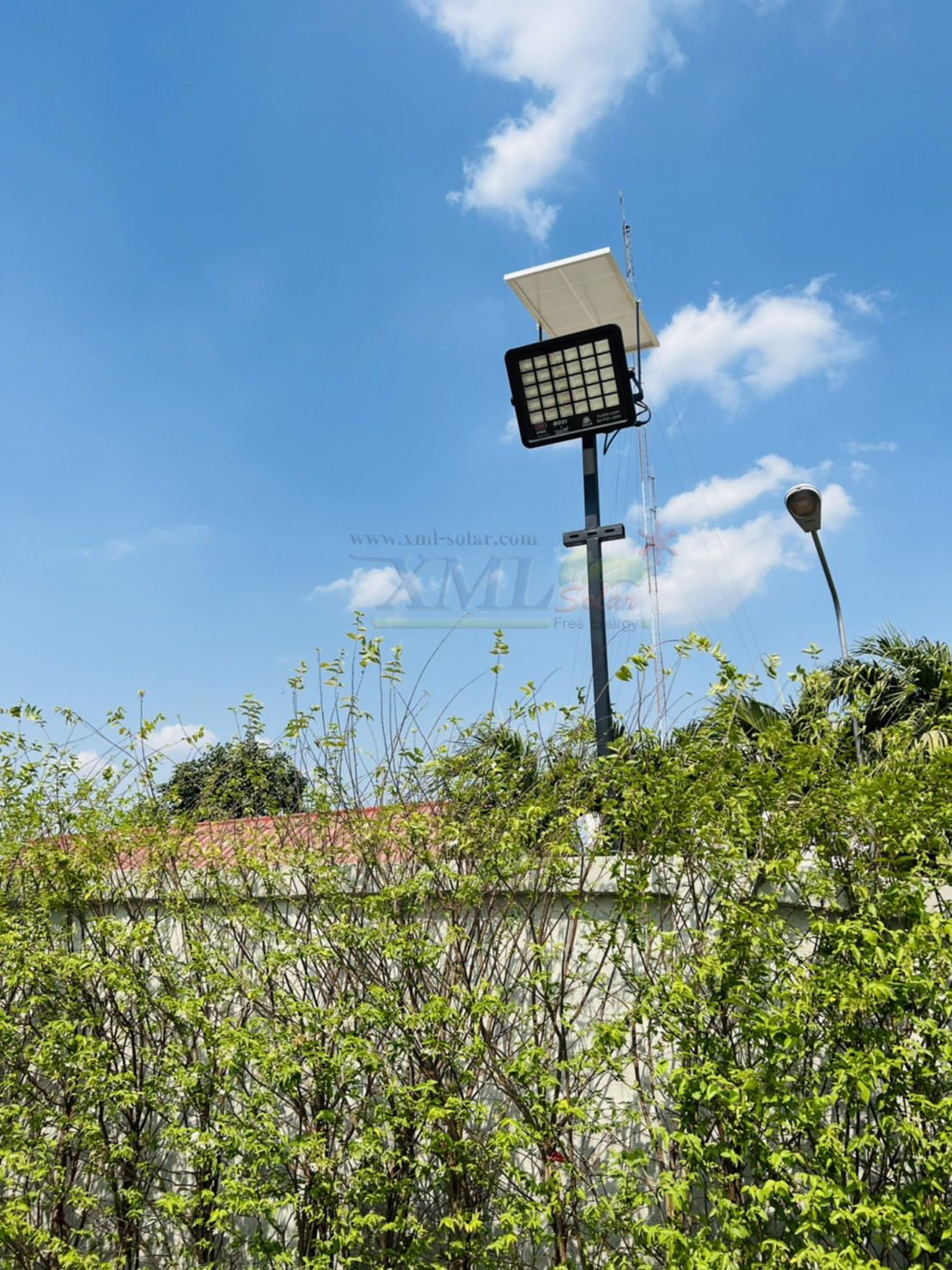 ไฟสปอตไลท์โซล่าเซลล์ 400 W. รุ่น Modi x XML ไซต์ใหญ่ (เเสง : ขาว)