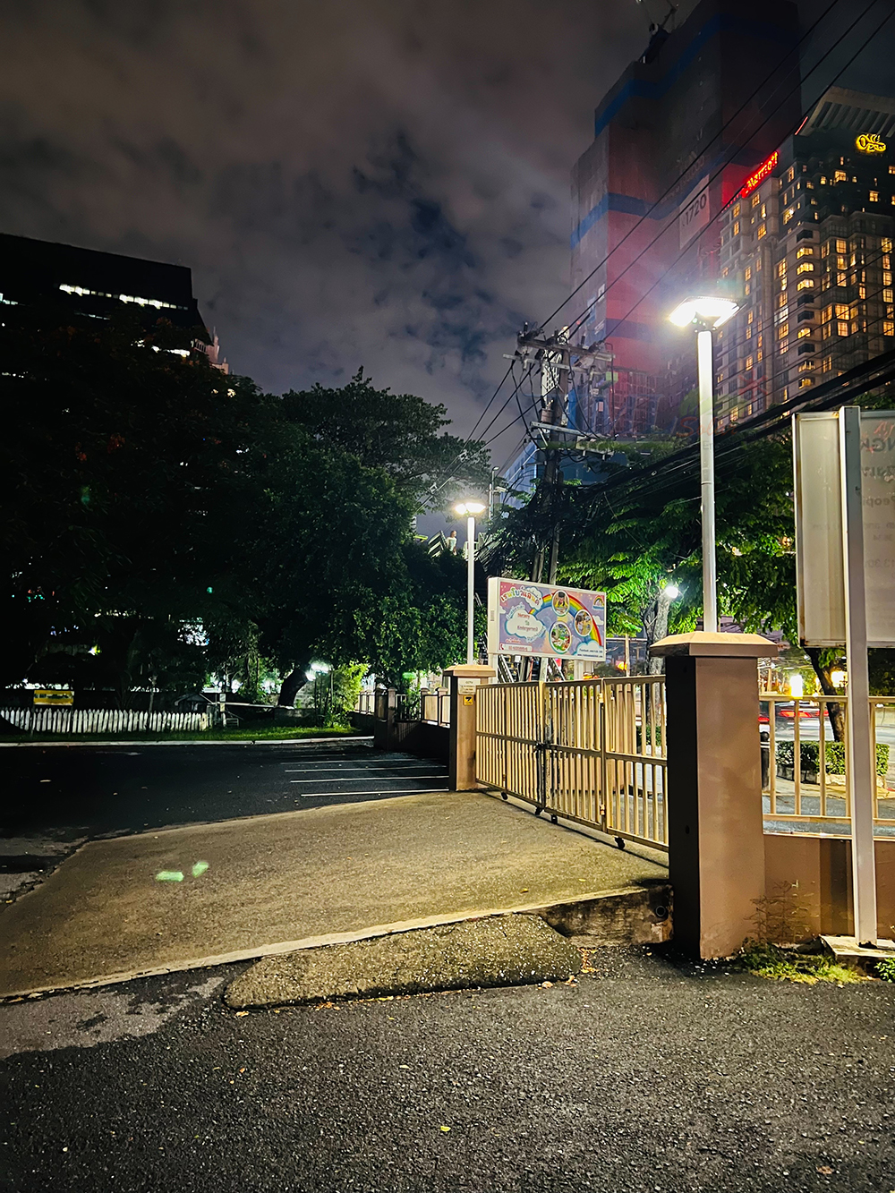 โคมไฟ UFO ทรงสี่เหลี่ยม รุ่น Modi x XML + ระบบ Motion รุ่น 300w (เปิดได้ 3 แสง)