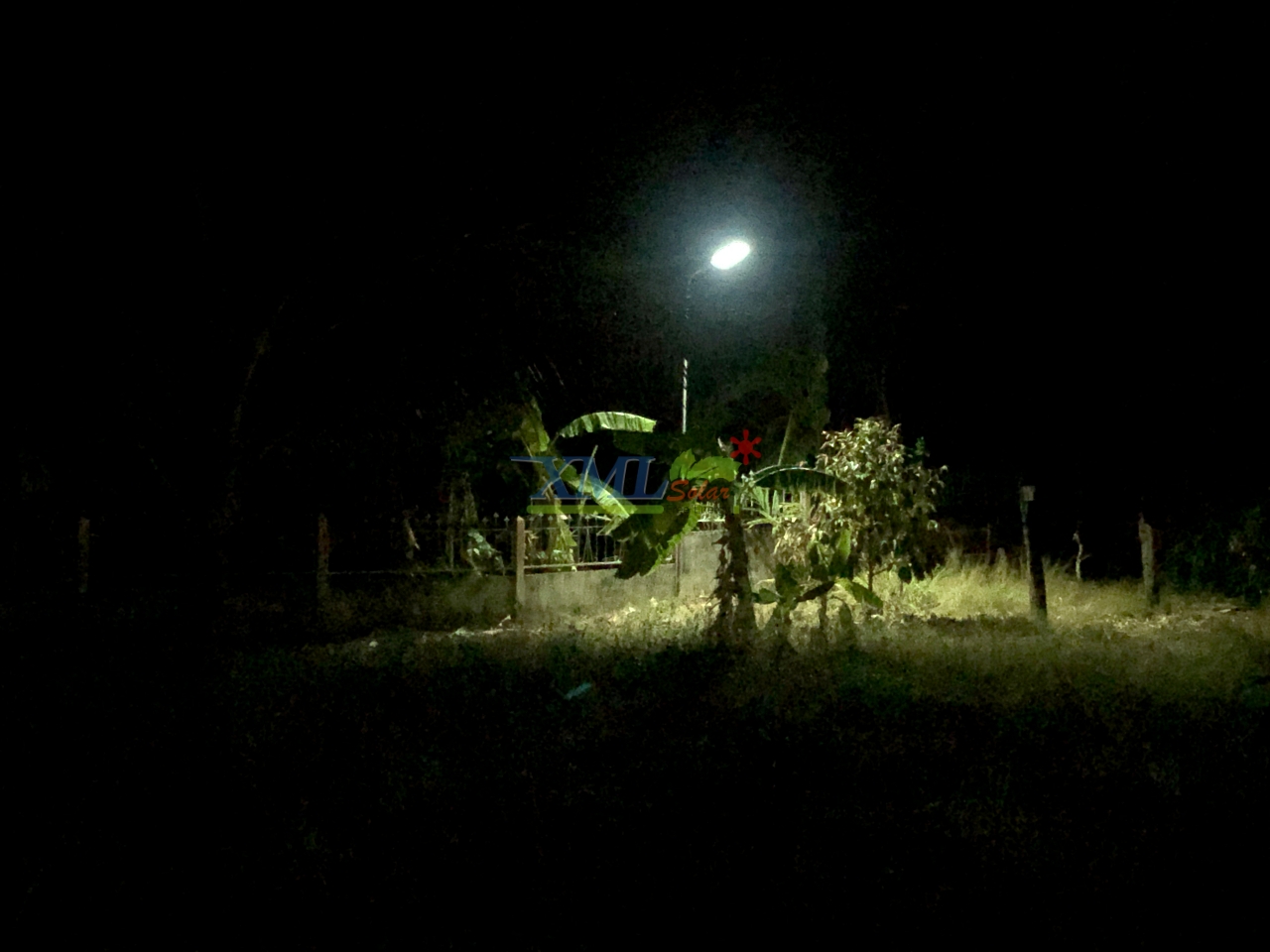 โคมไฟถนนโซล่าเซลล์ Modi x XML รุ่น MD-SLT17-400W (แสง : ขาว)(Motion sensor + สว่างค้าง)