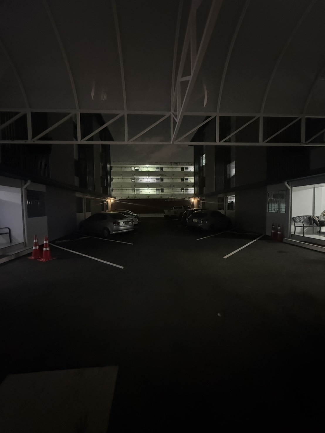 สปอร์ตไลท์โซล่าเซลล์ 1000W. รุ่นใหม่ JD81000Y (แสง : เหลืองวอมไวท์)