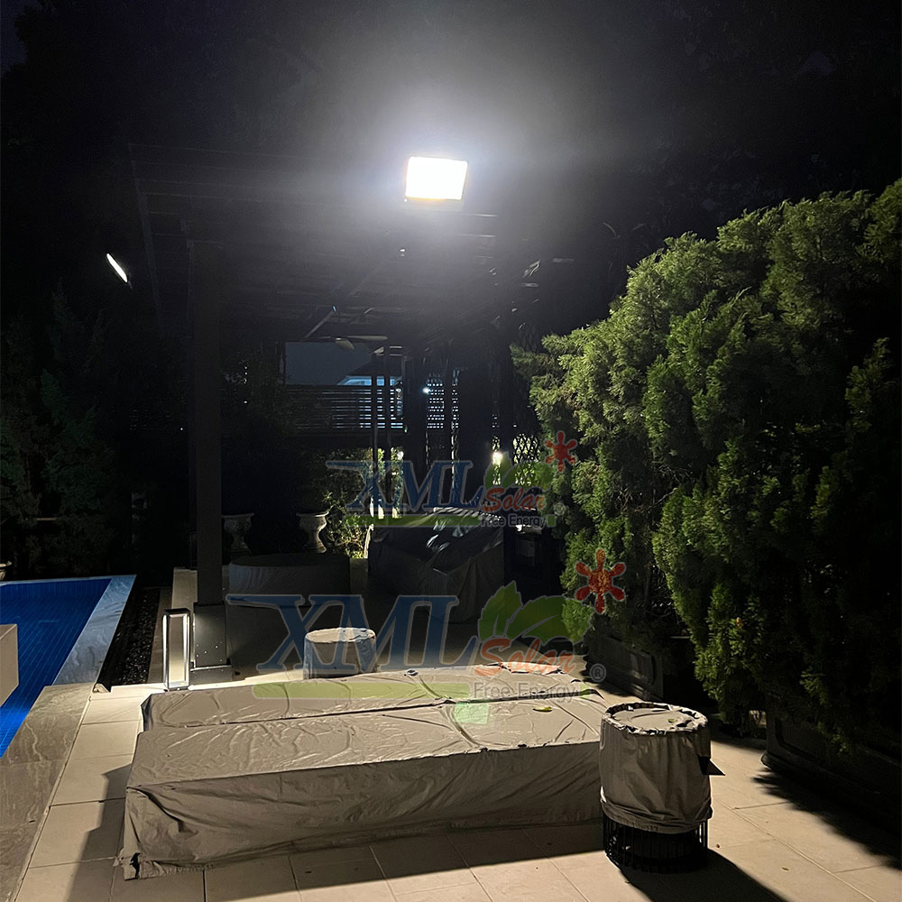 ไฟสปอตไลท์โซล่าเซลล์ 500 Watt กล่องสีน้ำตาล (เปิดได้ 3 แสง)